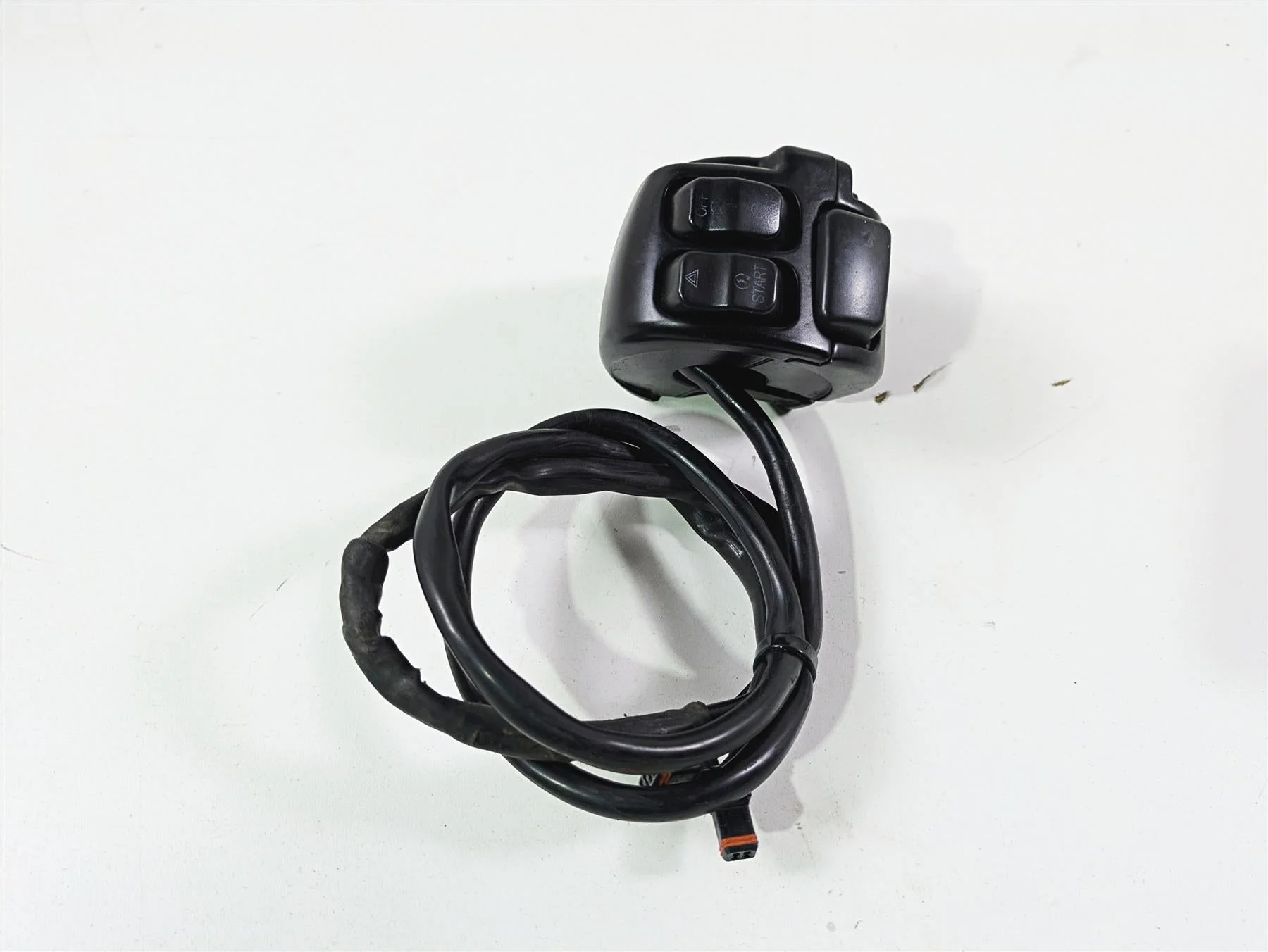 2014 Harley FLS Softail Slim Right Hand Start Stop Control Switch 72948-12 - Image 4