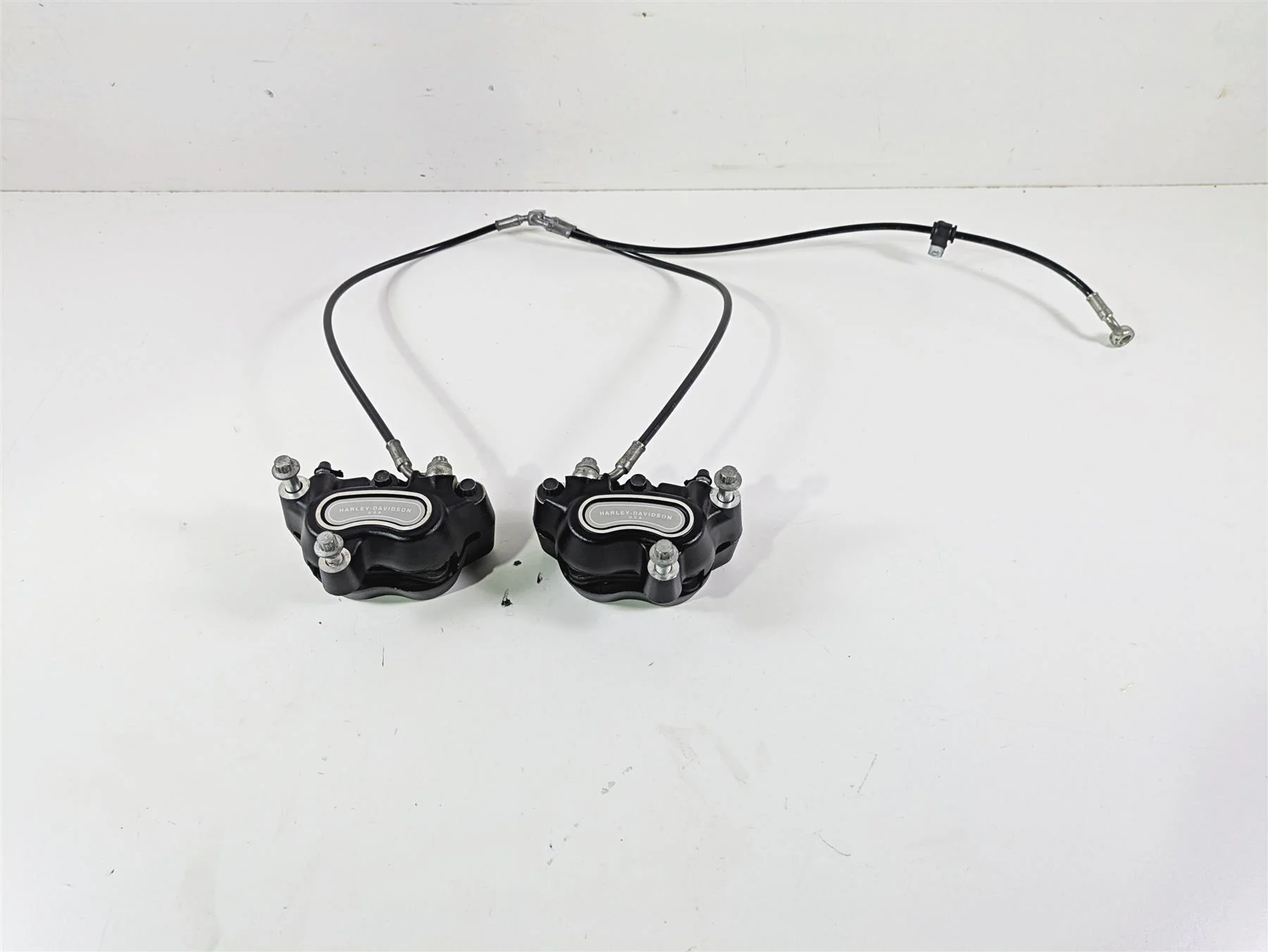 2014 Harley FXDF Dyna Fat Bob Front Brake Caliper & Line Set 41300001 41300002