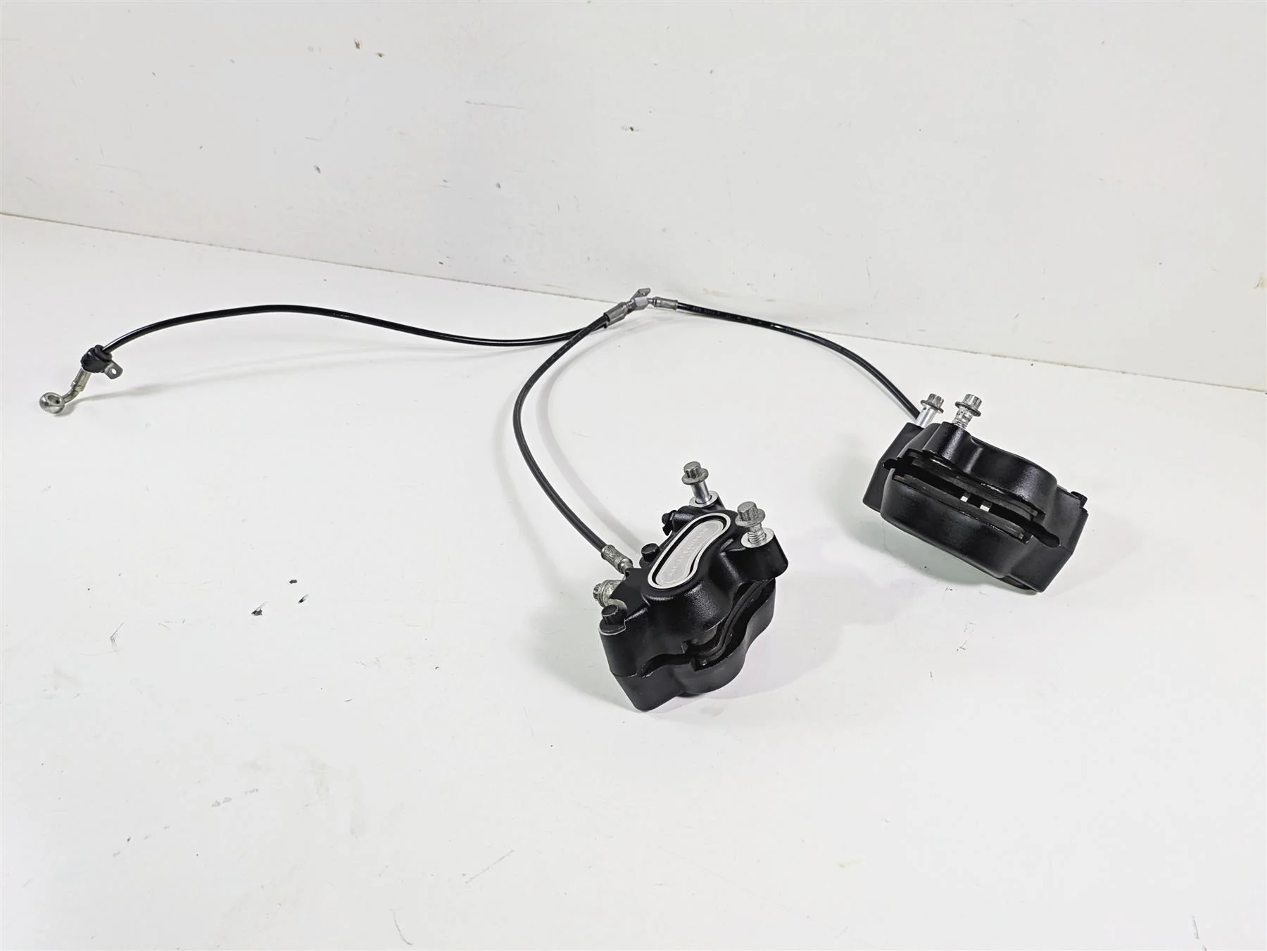 2014 Harley FXDF Dyna Fat Bob Front Brake Caliper & Line Set 41300001 41300002 - Image 11