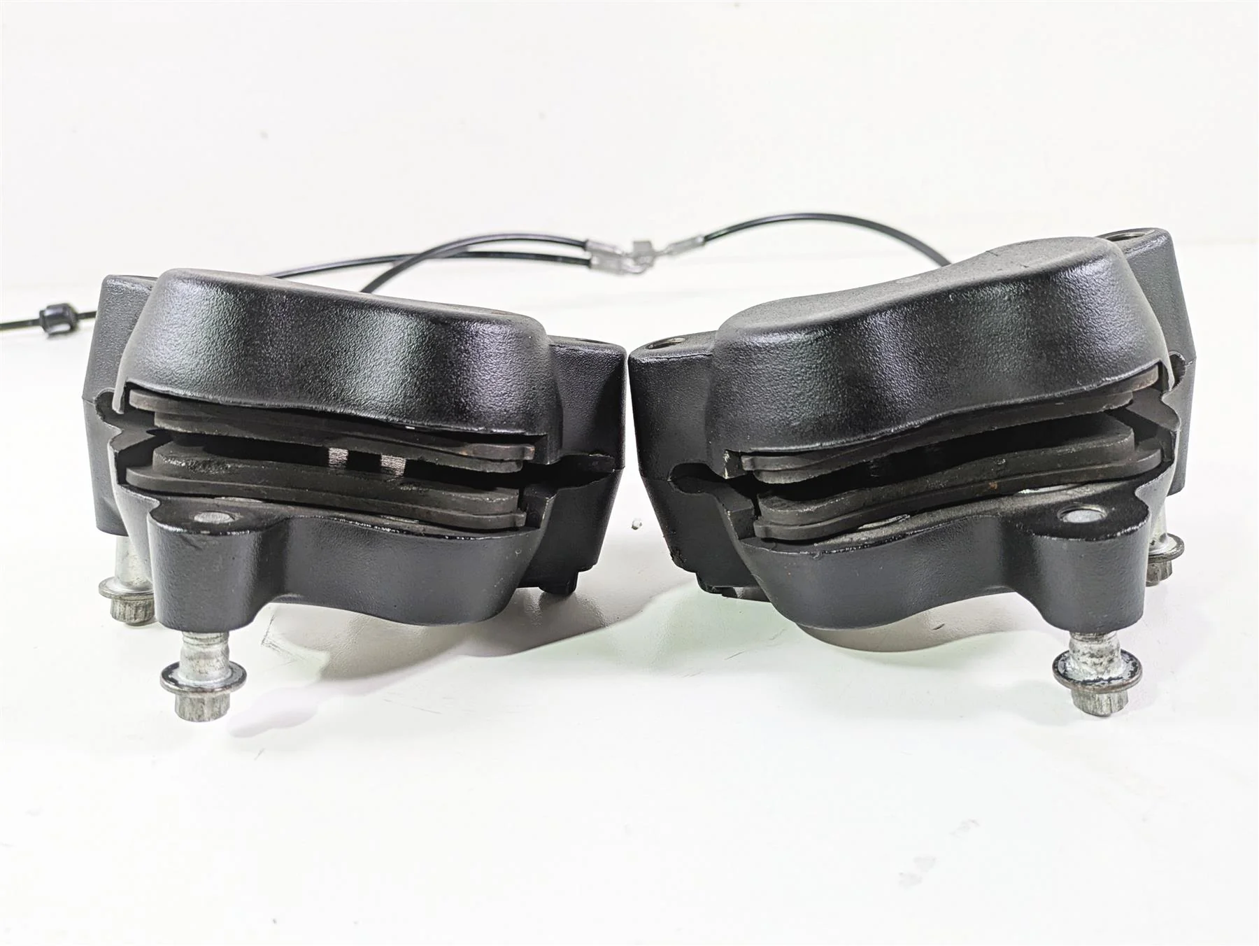 2014 Harley FXDF Dyna Fat Bob Front Brake Caliper & Line Set 41300001 41300002 - Image 6