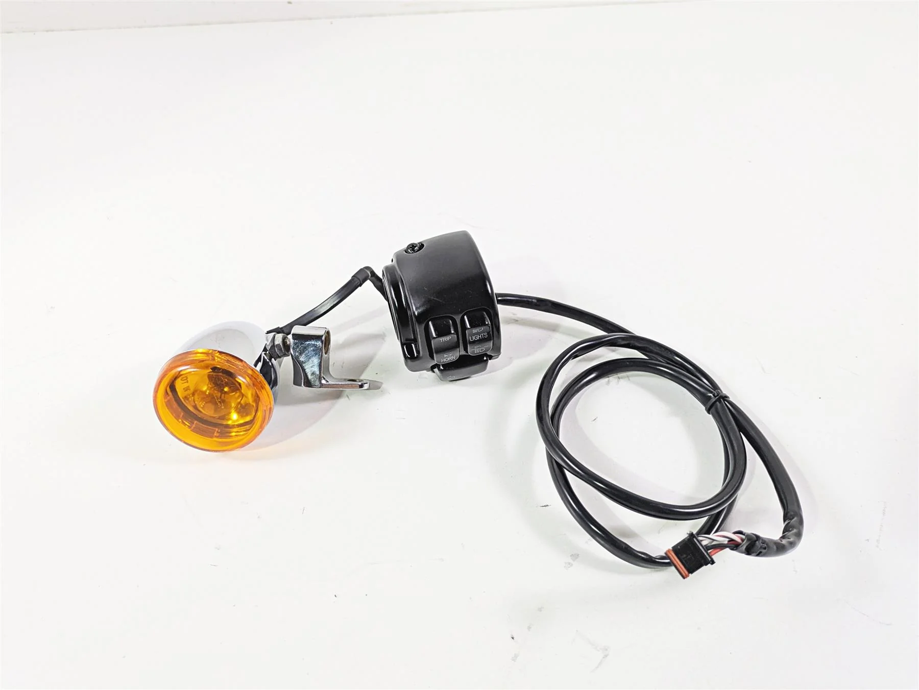 2014 Harley FXDF Dyna Fat Bob Left Hand Control Switch & Blinker 72945-12 - Image 2