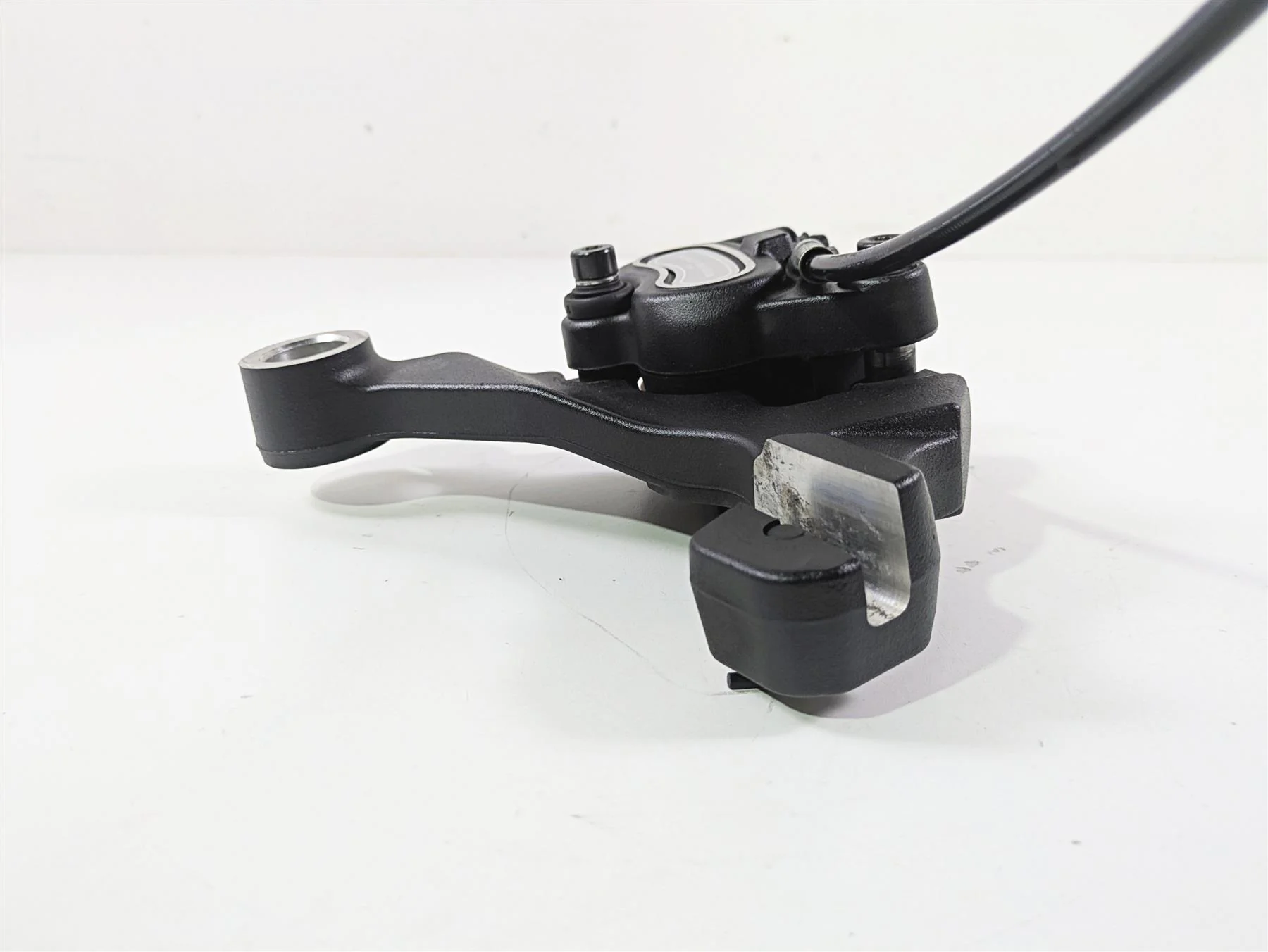 2014 Harley FXDF Dyna Fat Bob Rear Brake Caliper & Bracket 40908-08 - Image 5