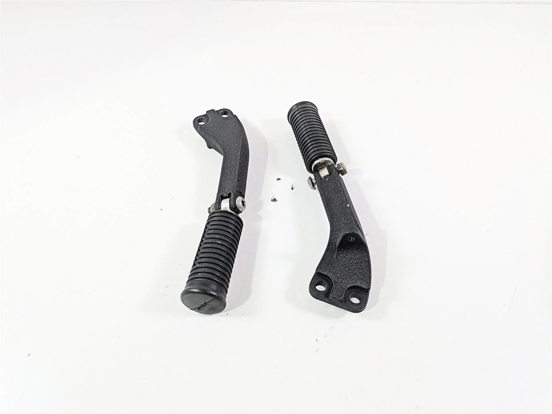 2014 Harley FXDF Dyna Fat Bob Rear Passenger Footpeg Set 49224-06A 49230-06
