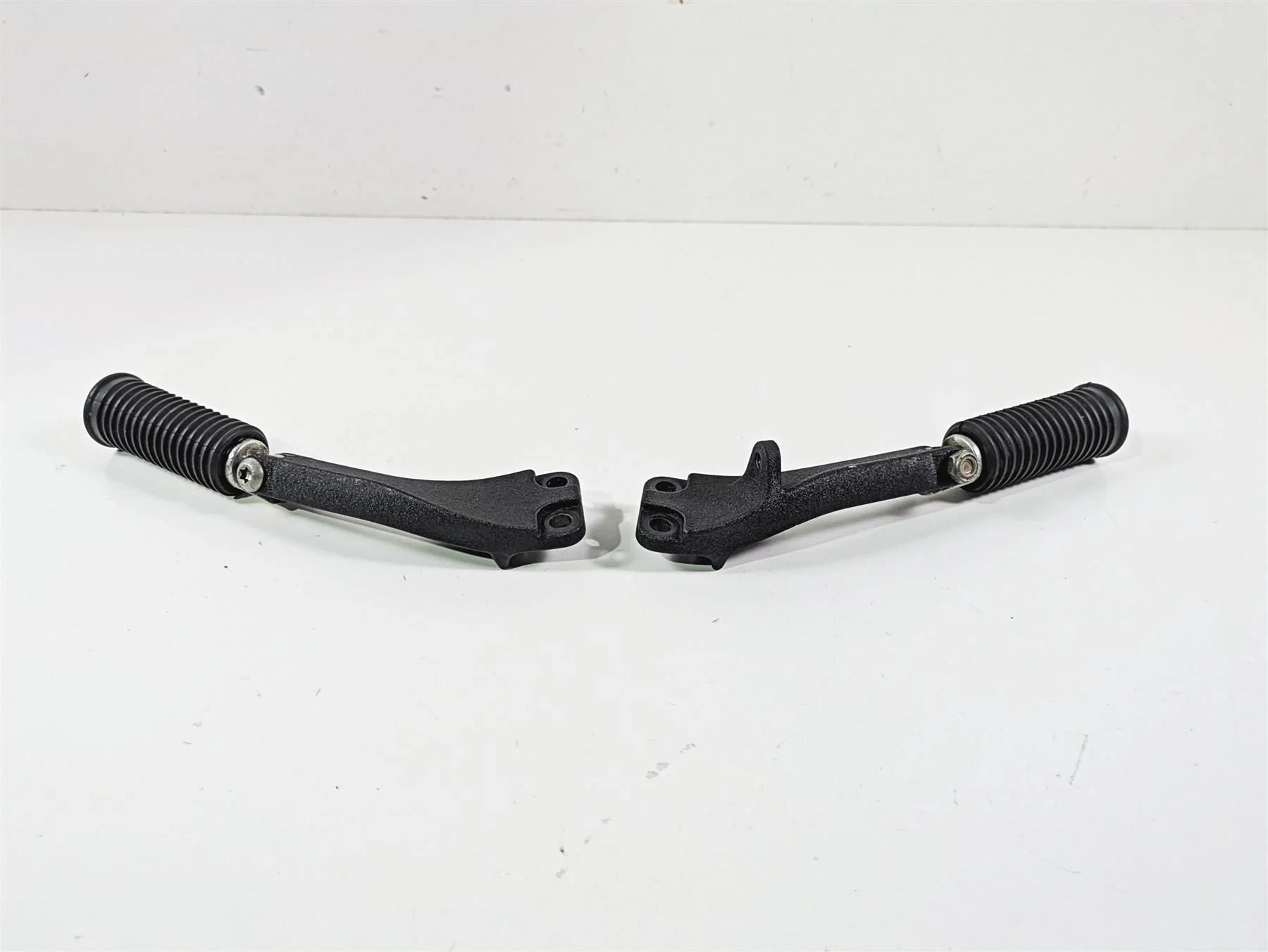 2014 Harley FXDF Dyna Fat Bob Rear Passenger Footpeg Set 49224-06A 49230-06 - Image 12