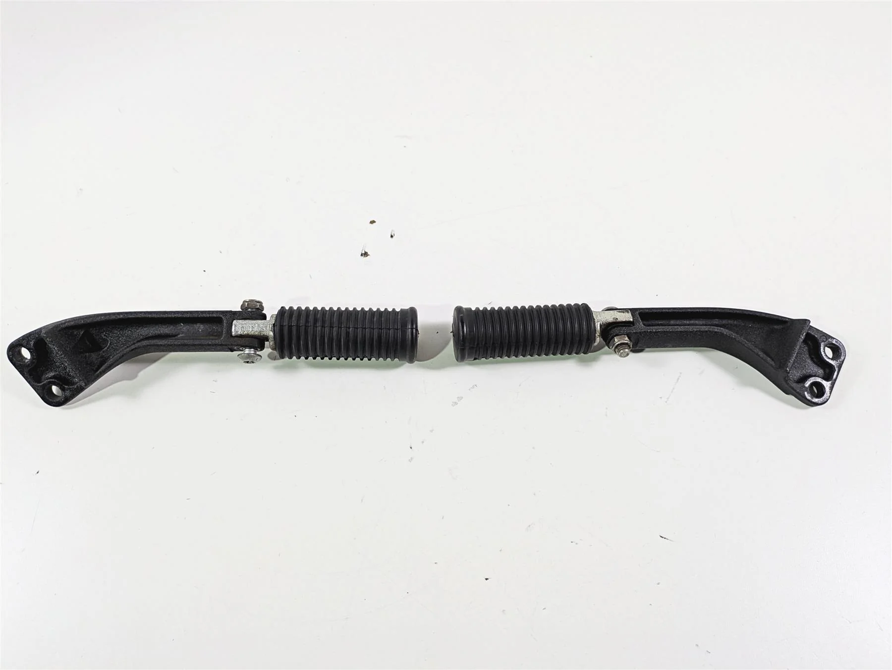 2014 Harley FXDF Dyna Fat Bob Rear Passenger Footpeg Set 49224-06A 49230-06 - Image 4