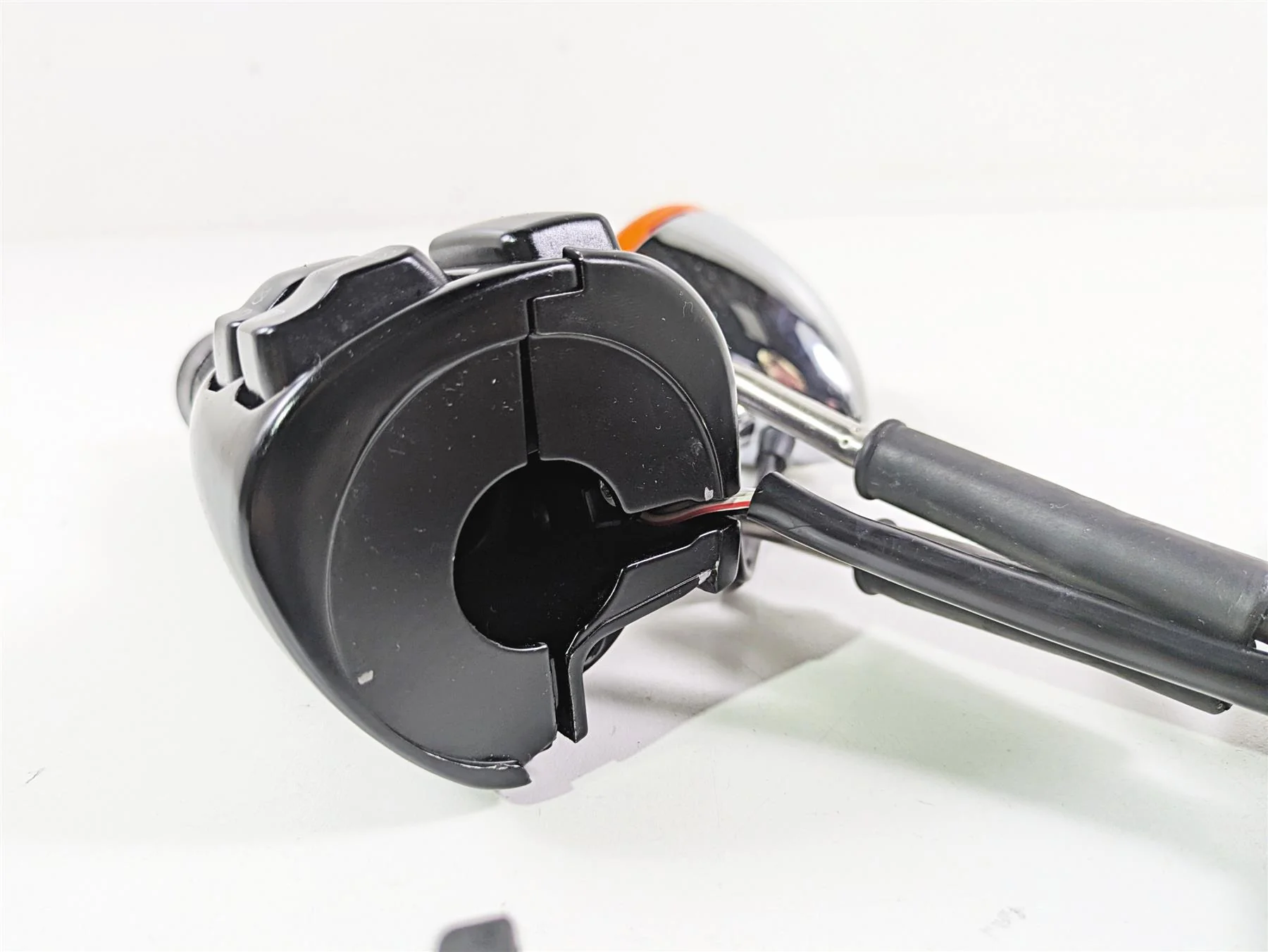 2014 Harley FXDF Dyna Fat Bob Right Hand Control Switch & Blinker 72944-12 - Image 8