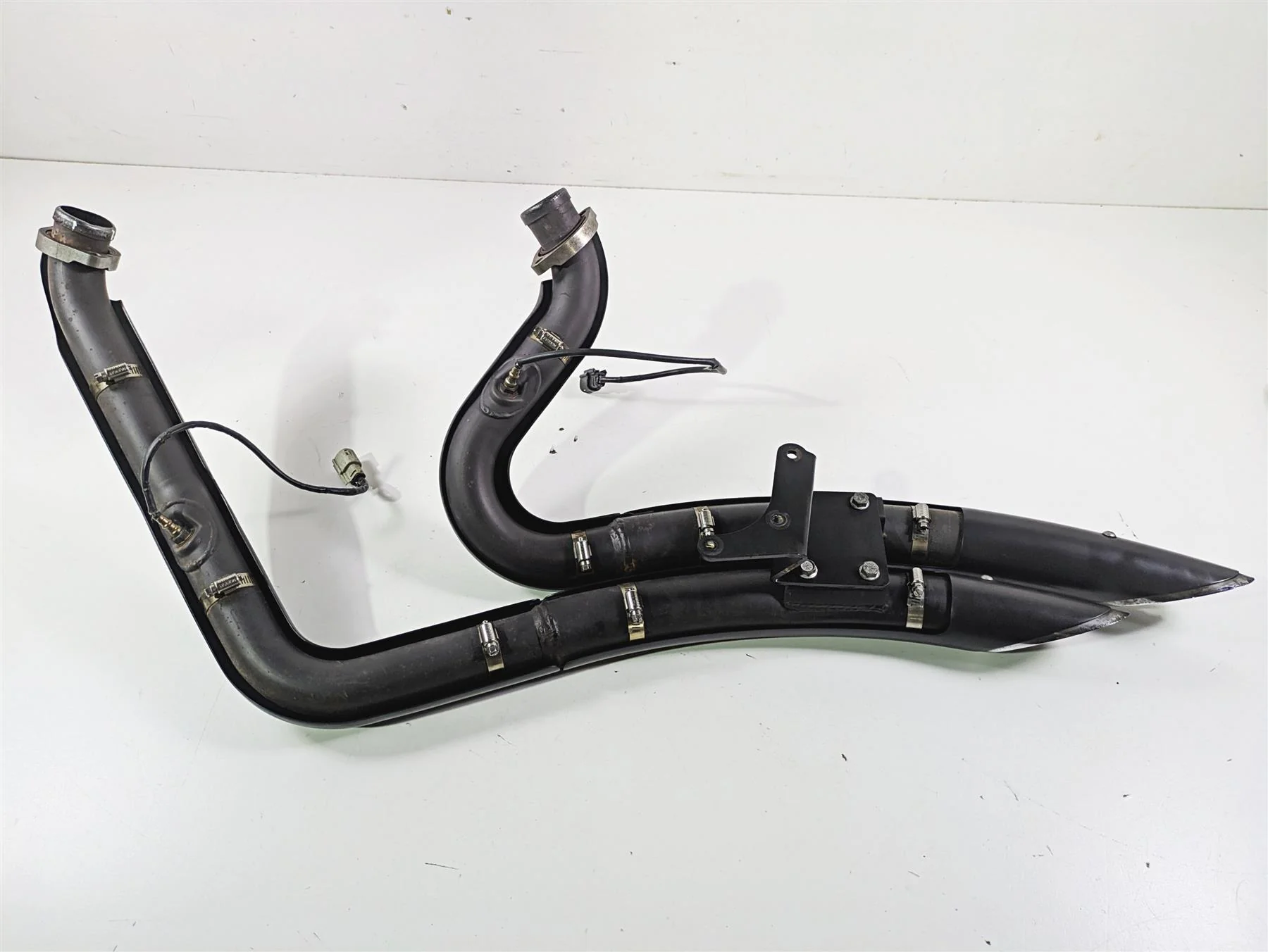 2014 Harley FXDF Dyna Fat Bob Vance Hines Big Radius 2-2 Exhaust System 46071 - Image 2