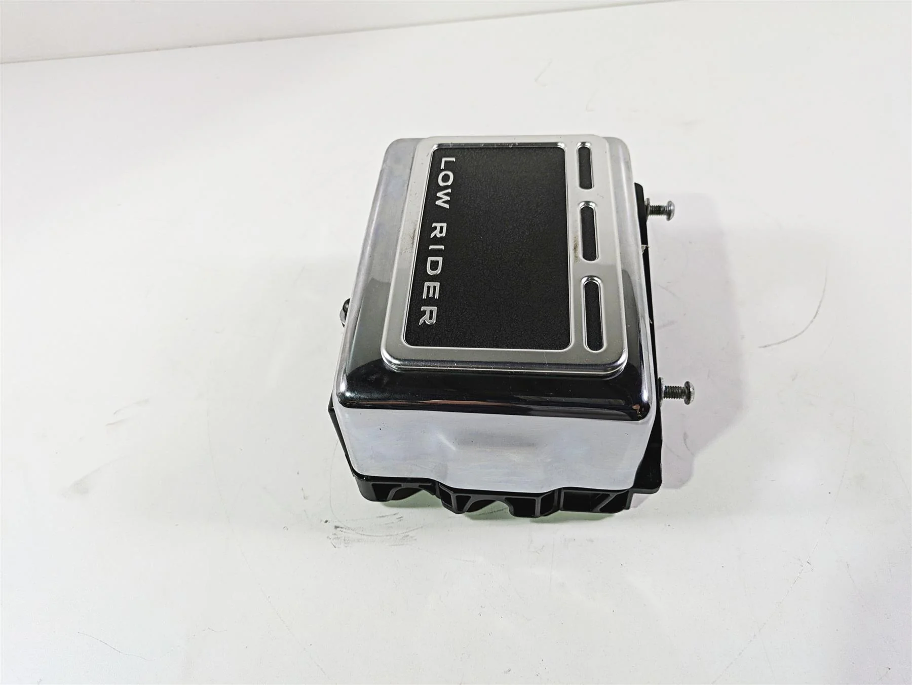 2014 Harley FXDL Dyna Low Rider Battery Tray & Chrome Cover 61300151 70379-06B - Image 3