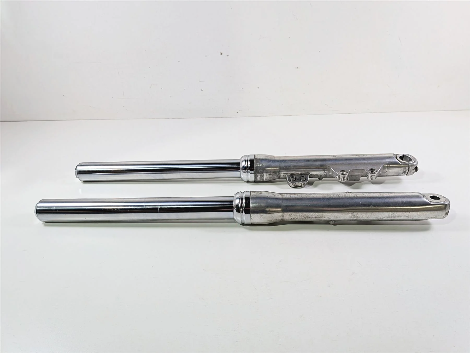 2014 Harley FXDL Dyna Low Rider Dual Brake Front Fork Leg Set 49mm Read 45400052 - Image 6