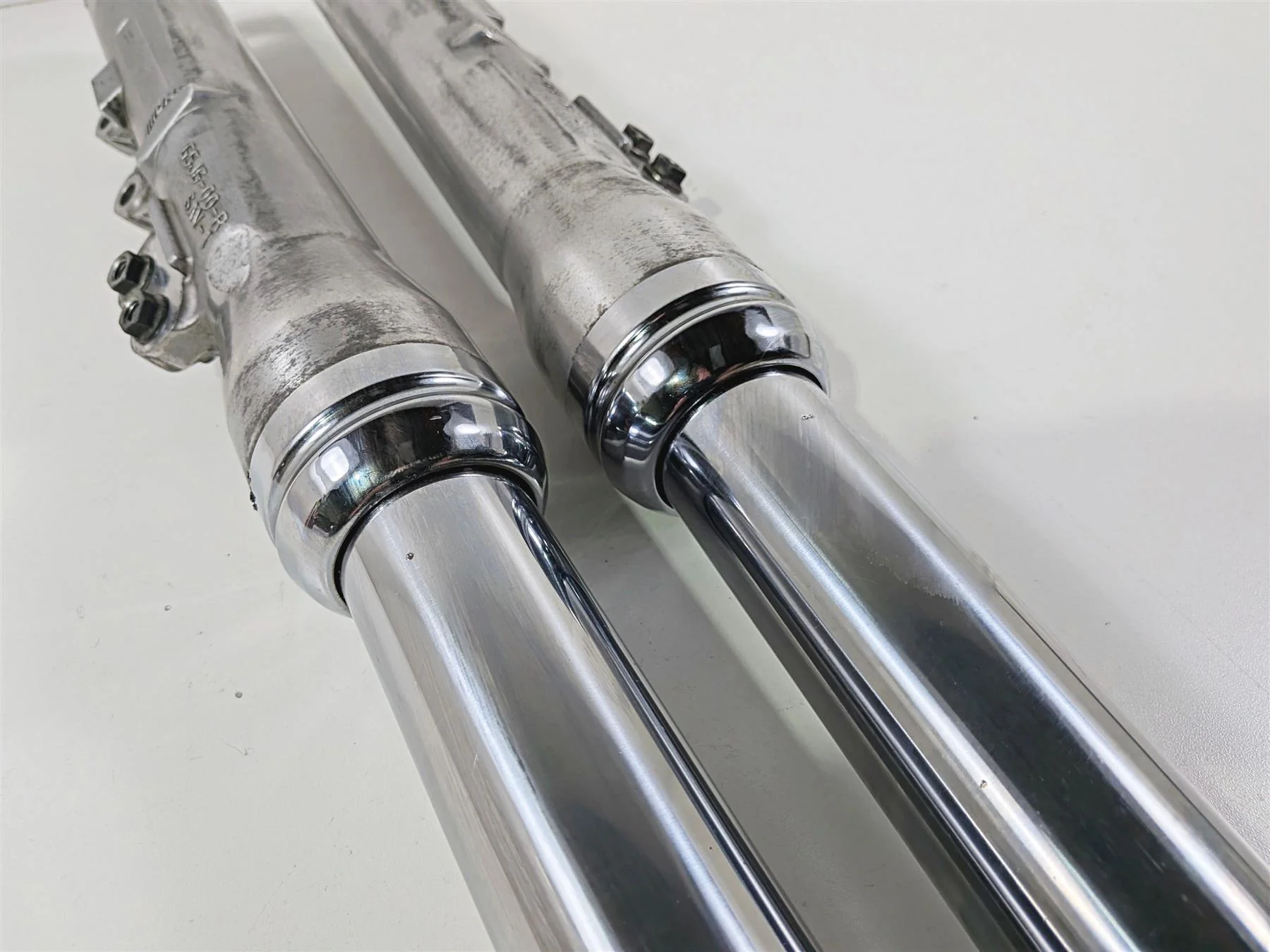 2014 Harley FXDL Dyna Low Rider Dual Brake Front Fork Leg Set 49mm Read 45400052 - Image 9