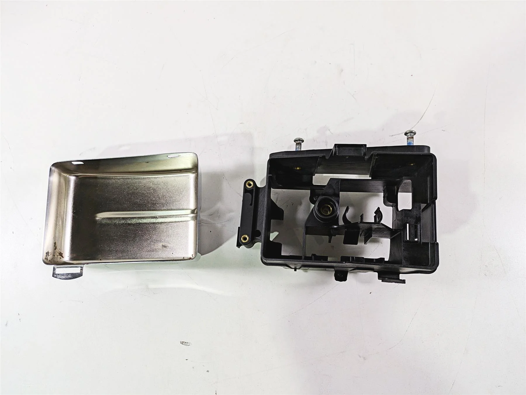 2014 Harley FXDL Dyna Low Rider Electric Holder Tray & Cover 69200101 70367-12 - Image 2