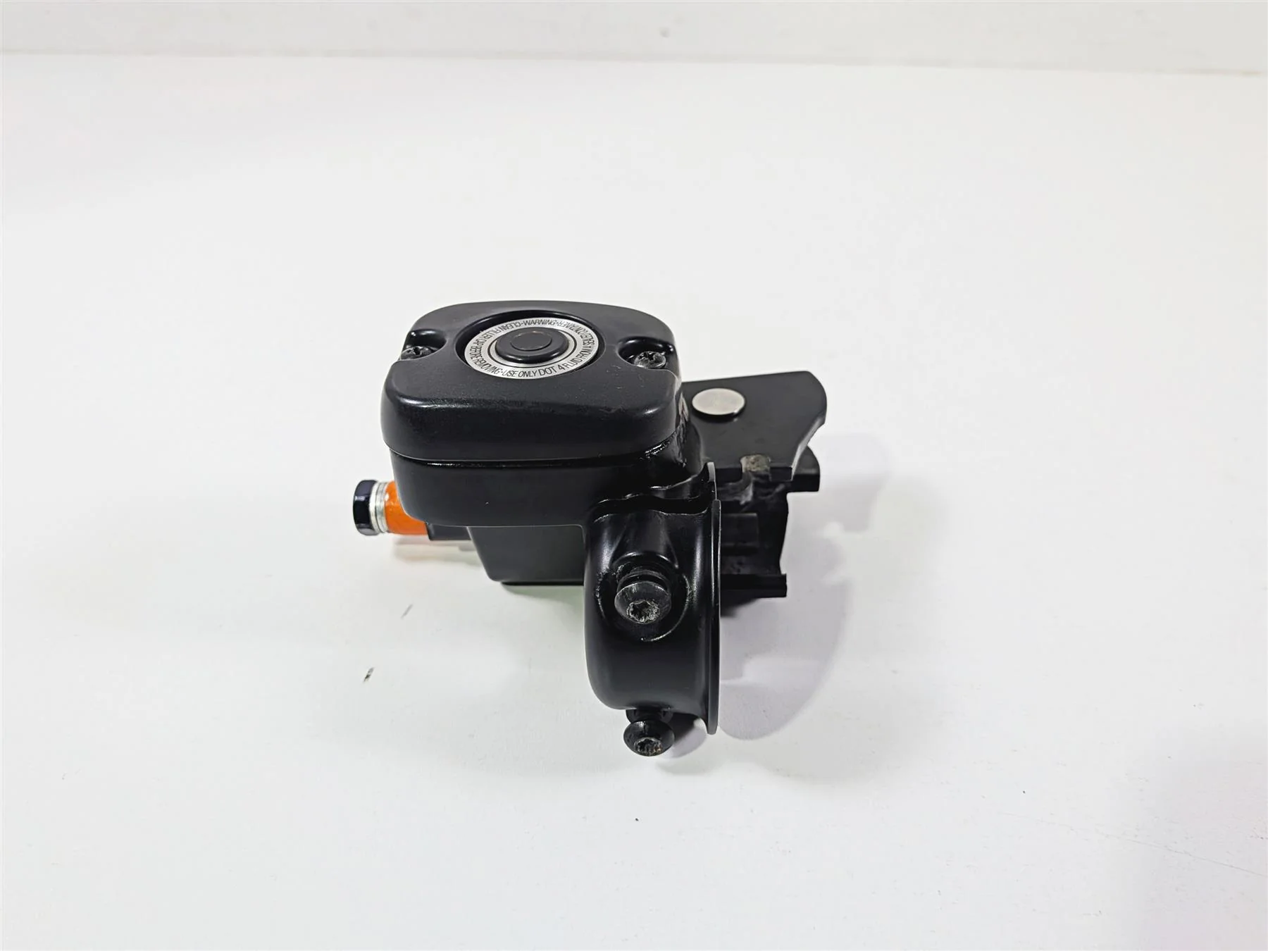 2014 Harley FXDL Dyna Low Rider Front Brake Master Cylinder 11/16" Read 45170-08 - Image 2