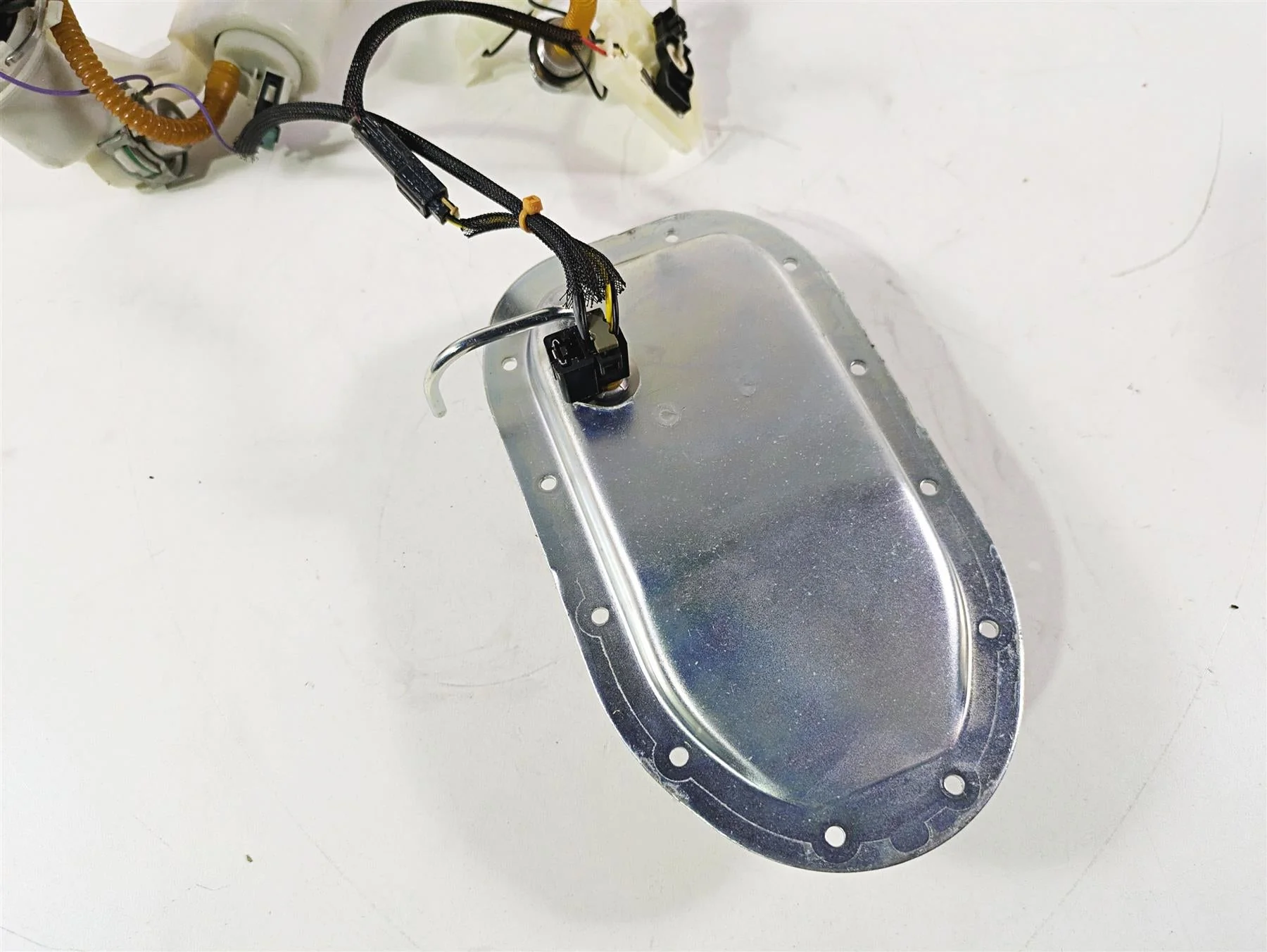 2014 Harley FXDL Dyna Low Rider Fuel Gas Petrol Pump & Sending Unit 75246-04A - Image 10