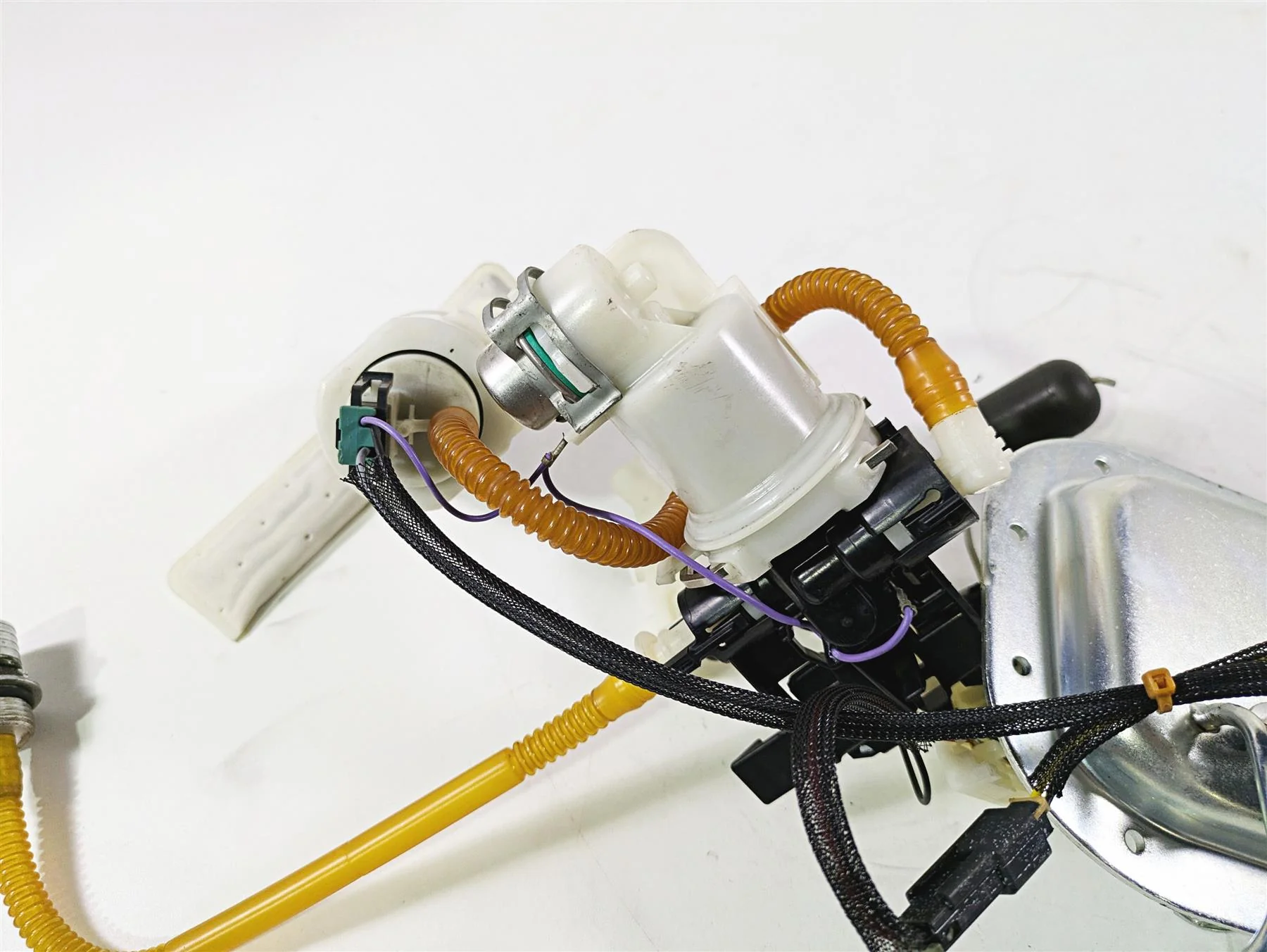2014 Harley FXDL Dyna Low Rider Fuel Gas Petrol Pump & Sending Unit 75246-04A - Image 11
