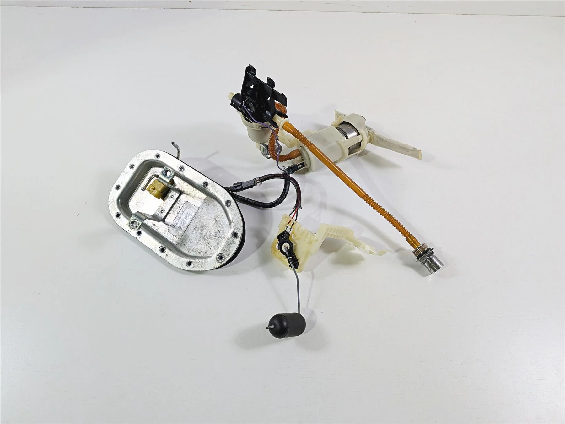 2014 Harley FXDL Dyna Low Rider Fuel Gas Petrol Pump & Sending Unit 75246-04A