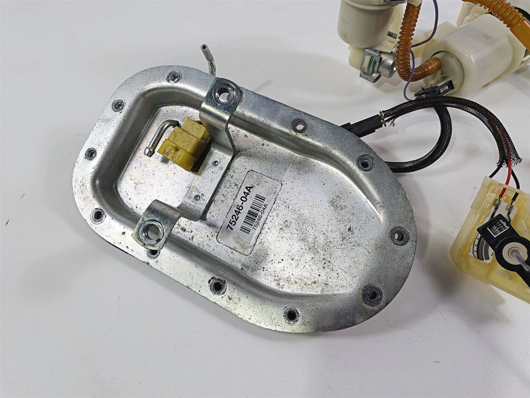 2014 Harley FXDL Dyna Low Rider Fuel Gas Petrol Pump & Sending Unit 75246-04A - Image 3