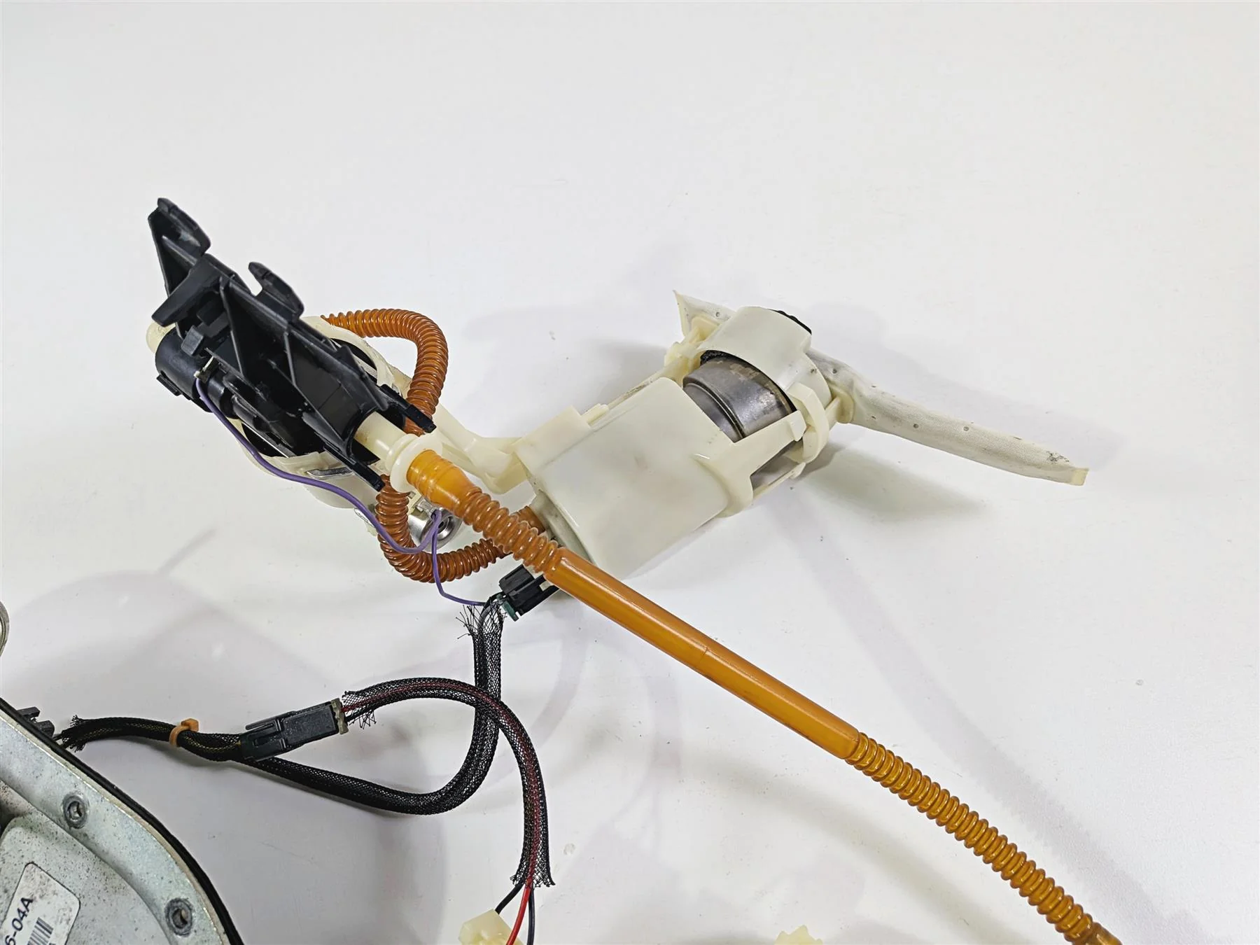 2014 Harley FXDL Dyna Low Rider Fuel Gas Petrol Pump & Sending Unit 75246-04A - Image 4