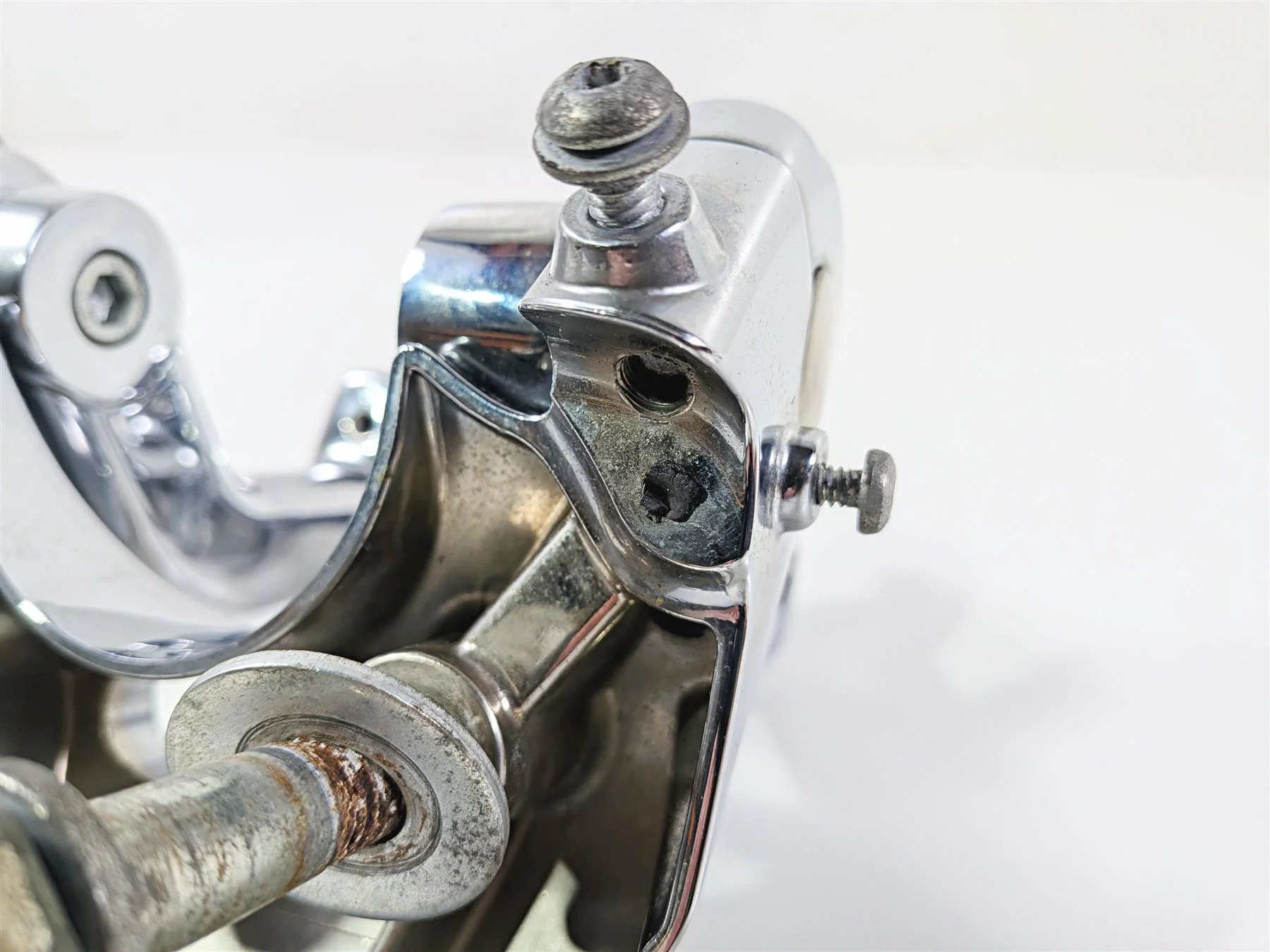 2014 Harley FXDL Dyna Low Rider Handlebar Riser Holder Set 55900064 55900062 - Image 9