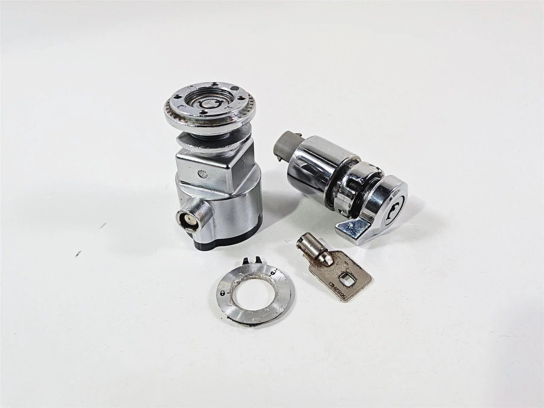2014 Harley FXDL Dyna Low Rider Ignition Switch Key Lock Set 71475-06B - Image 12