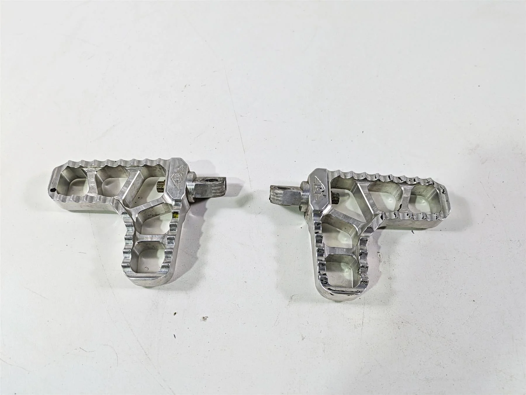 2014 Harley FXDL Dyna Low Rider Joker Machine Serrated Heel Footpegs 08-62-1