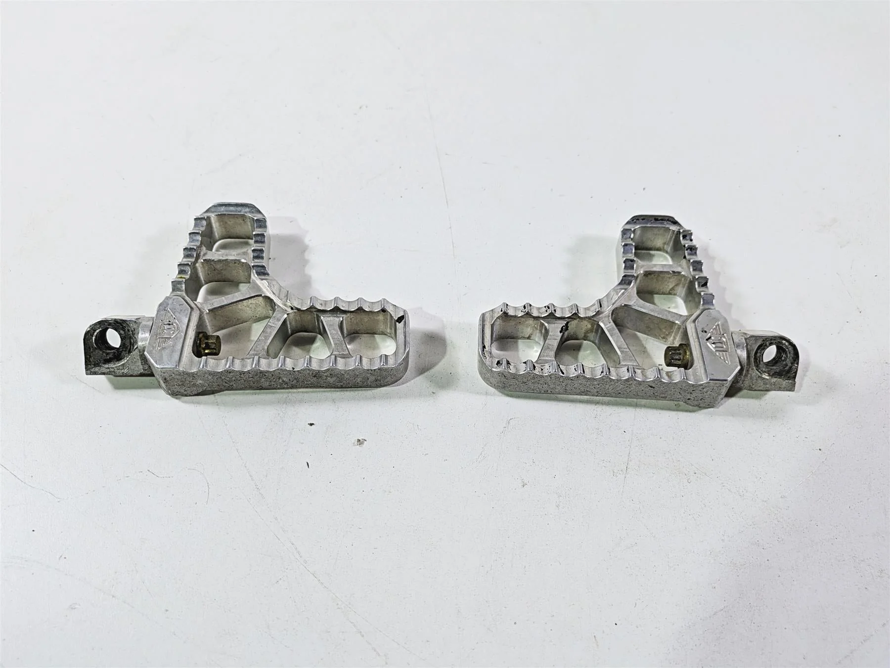 2014 Harley FXDL Dyna Low Rider Joker Machine Serrated Heel Footpegs 08-62-1 - Image 3