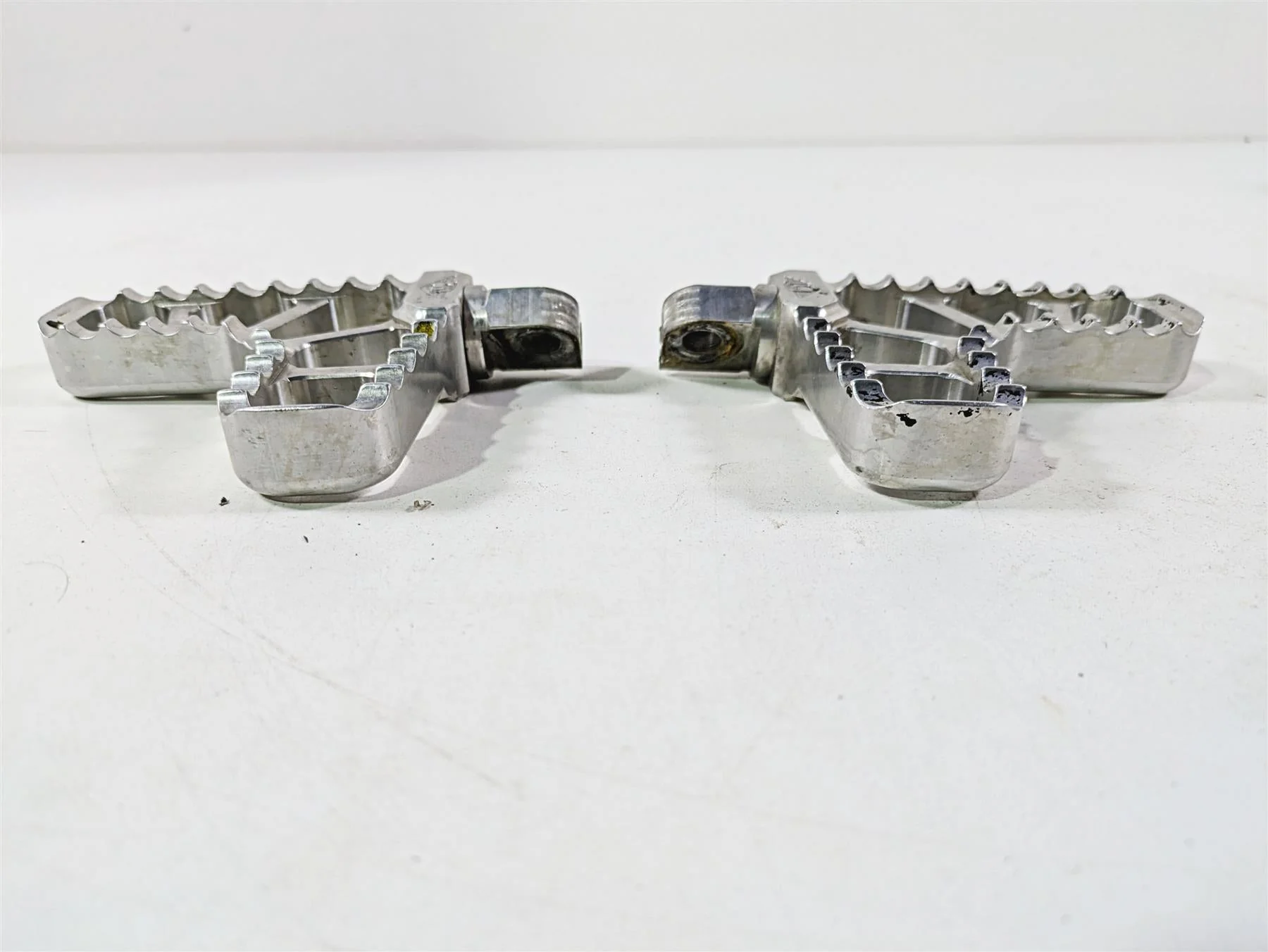 2014 Harley FXDL Dyna Low Rider Joker Machine Serrated Heel Footpegs 08-62-1 - Image 6