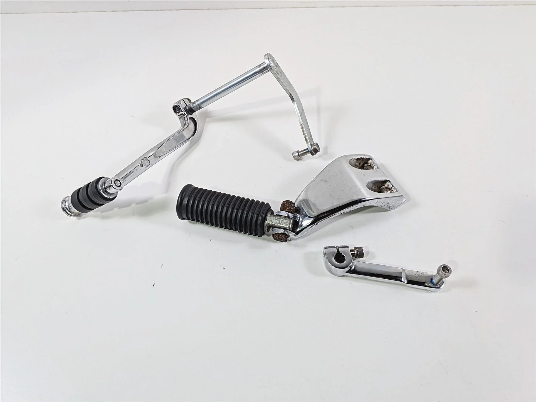 2014 Harley FXDL Dyna Low Rider Left Rider Mid Footpeg & Shifter 50500279