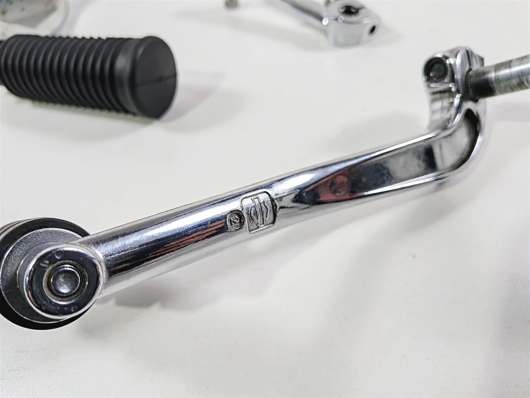 2014 Harley FXDL Dyna Low Rider Left Rider Mid Footpeg & Shifter 50500279 - Image 10