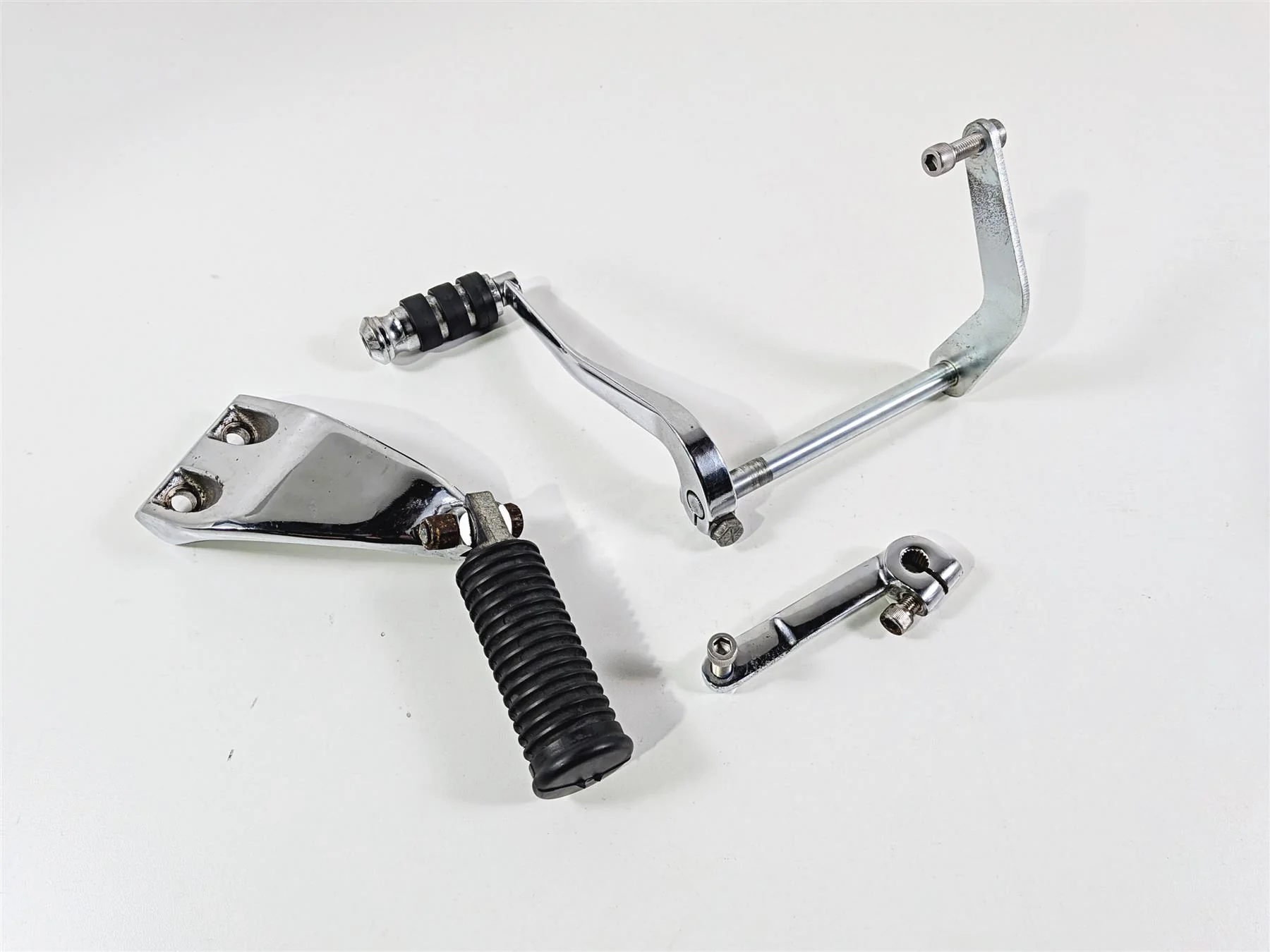 2014 Harley FXDL Dyna Low Rider Left Rider Mid Footpeg & Shifter 50500279 - Image 12