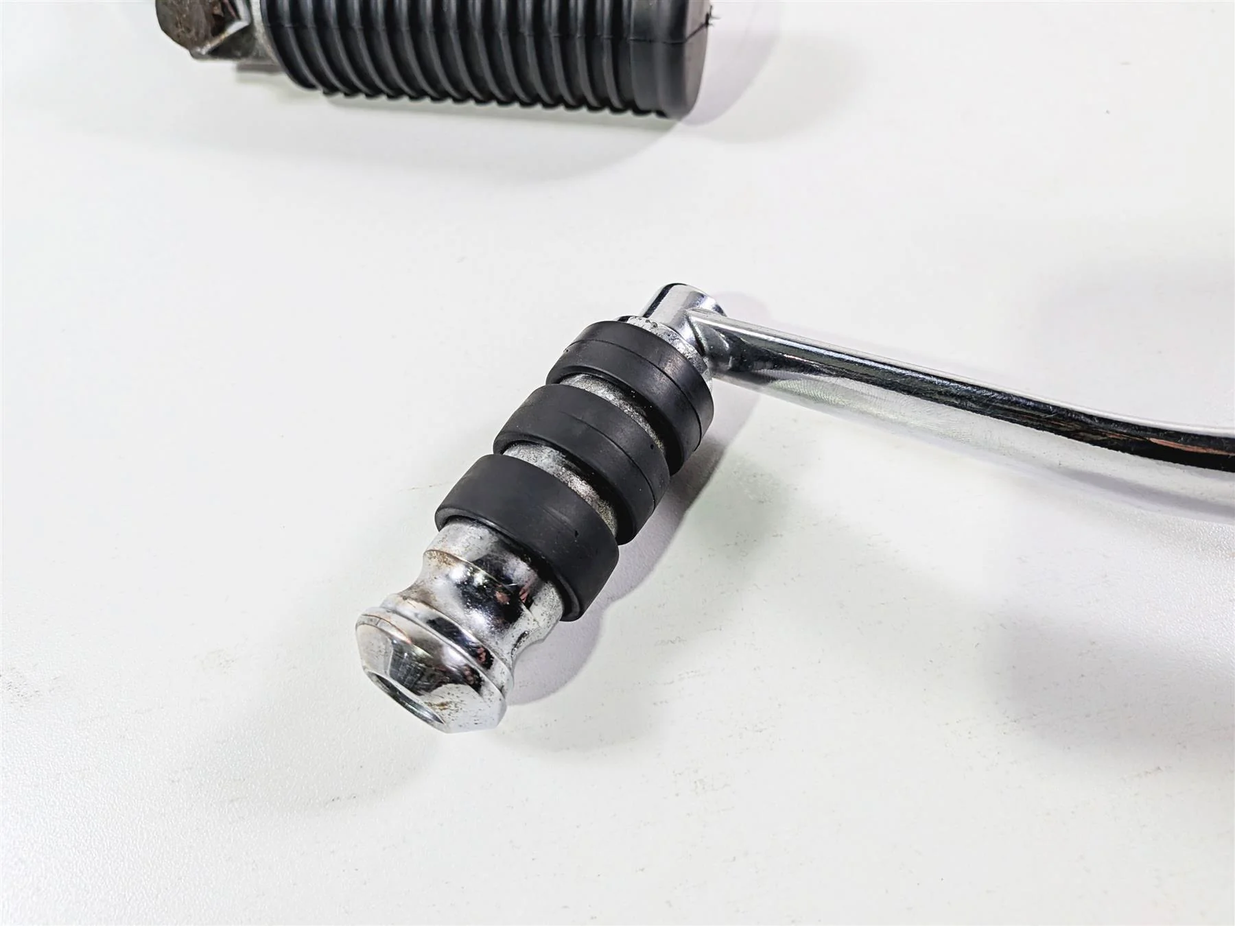 2014 Harley FXDL Dyna Low Rider Left Rider Mid Footpeg & Shifter 50500279 - Image 8