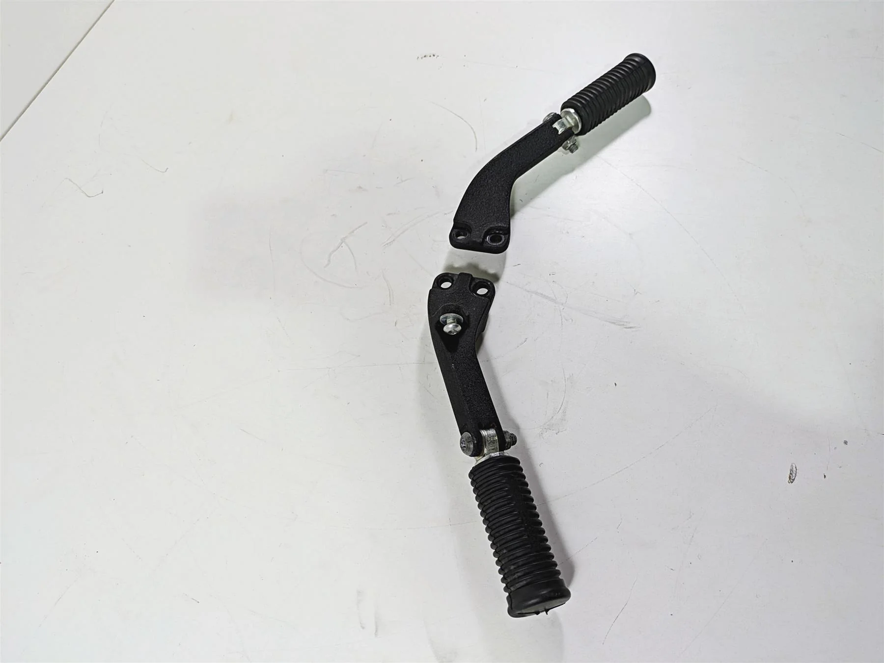 2014 Harley FXDL Dyna Low Rider Passenger Footpeg Foot Peg Set 49224-06 49230-06 - Image 2