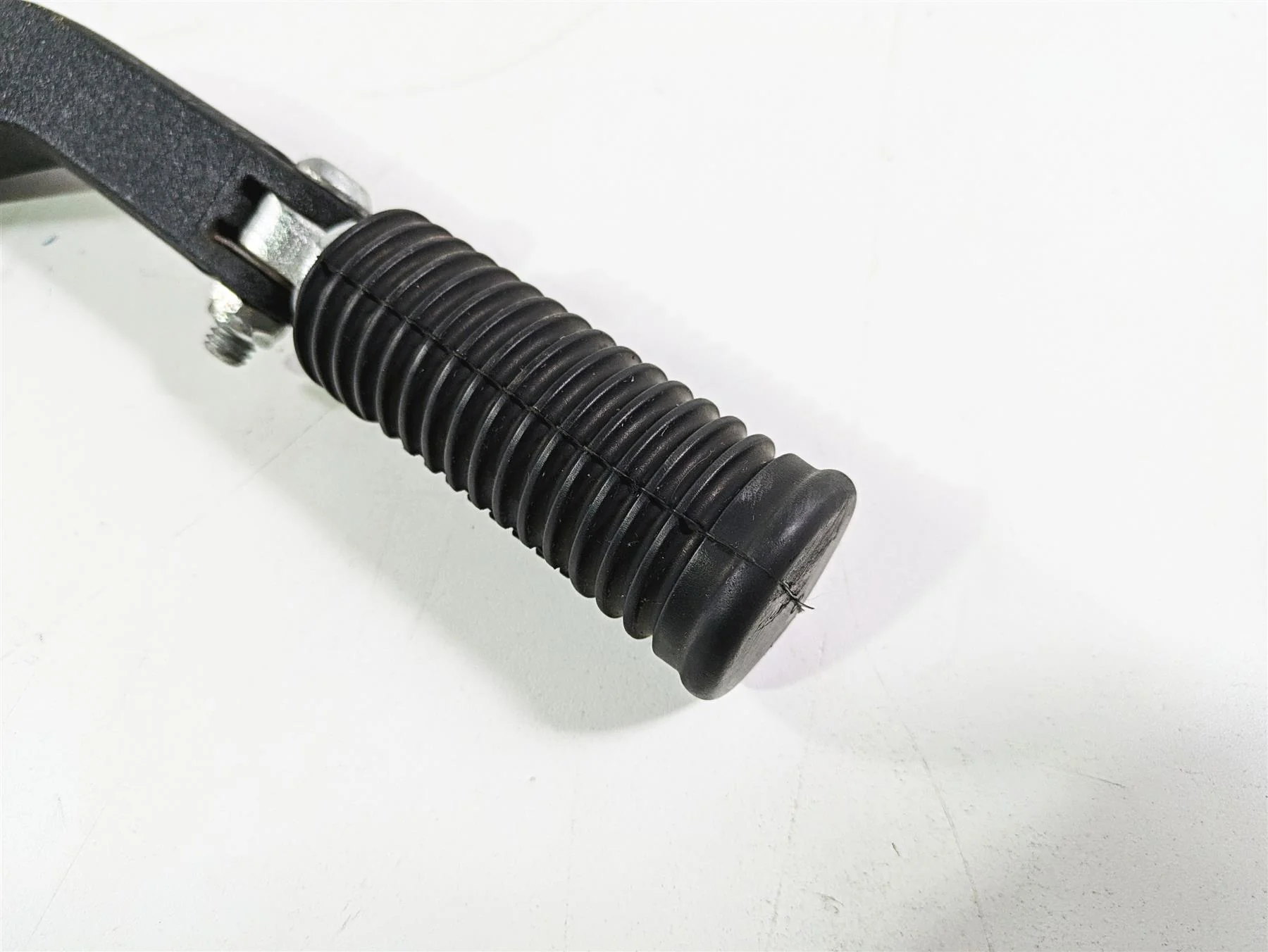 2014 Harley FXDL Dyna Low Rider Passenger Footpeg Foot Peg Set 49224-06 49230-06 - Image 4