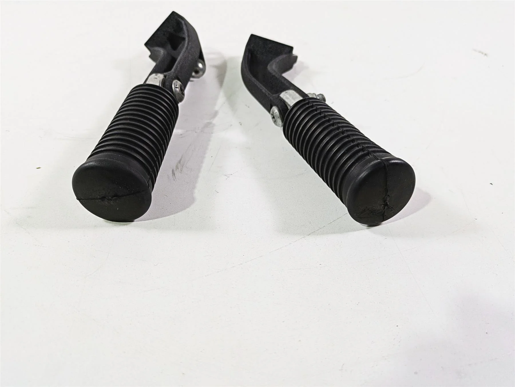 2014 Harley FXDL Dyna Low Rider Passenger Footpeg Foot Peg Set 49224-06 49230-06 - Image 7