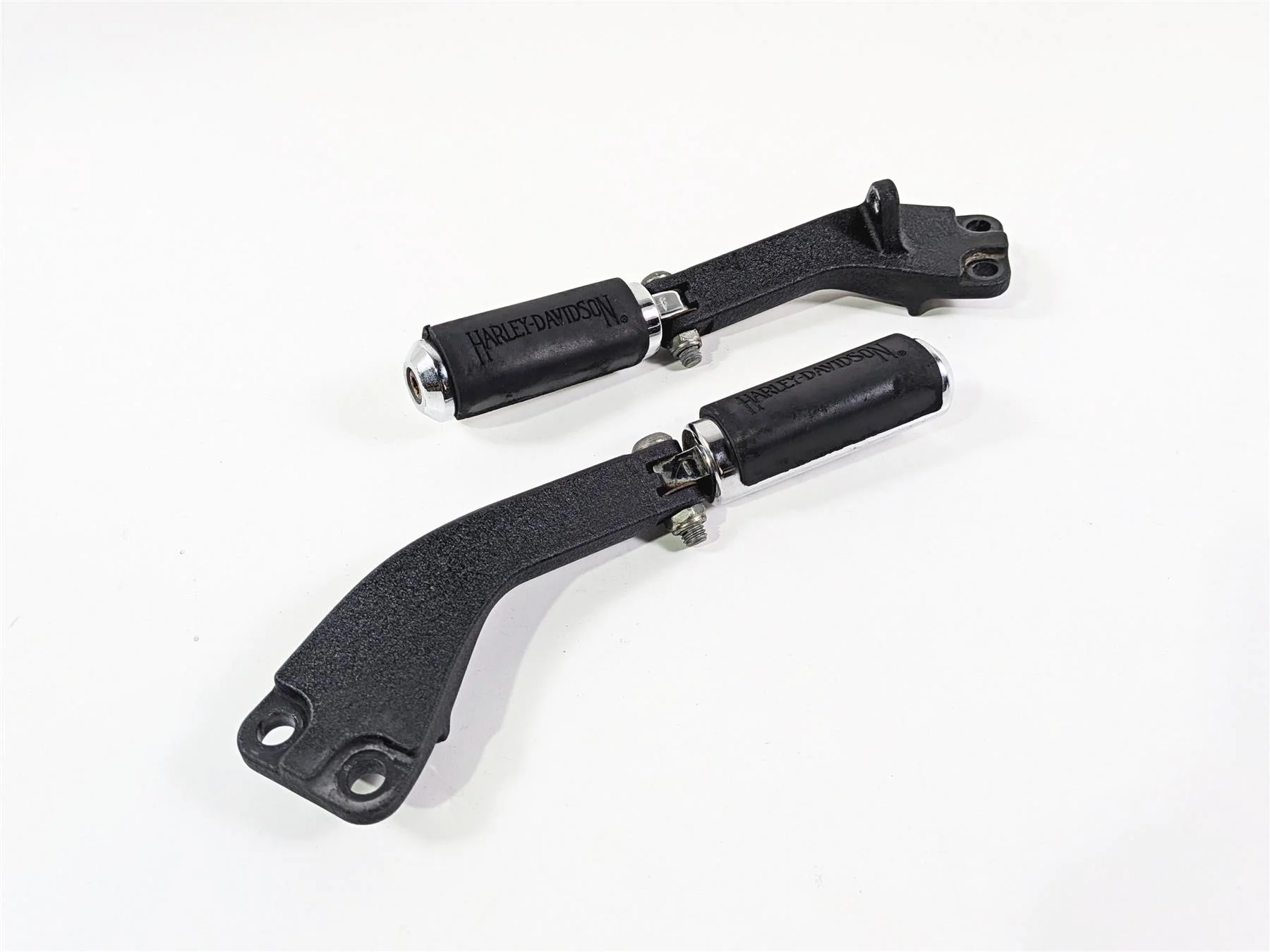 2014 Harley FXDL Dyna Low Rider Passenger Footpeg & Mount Set 49224-06A - Image 12