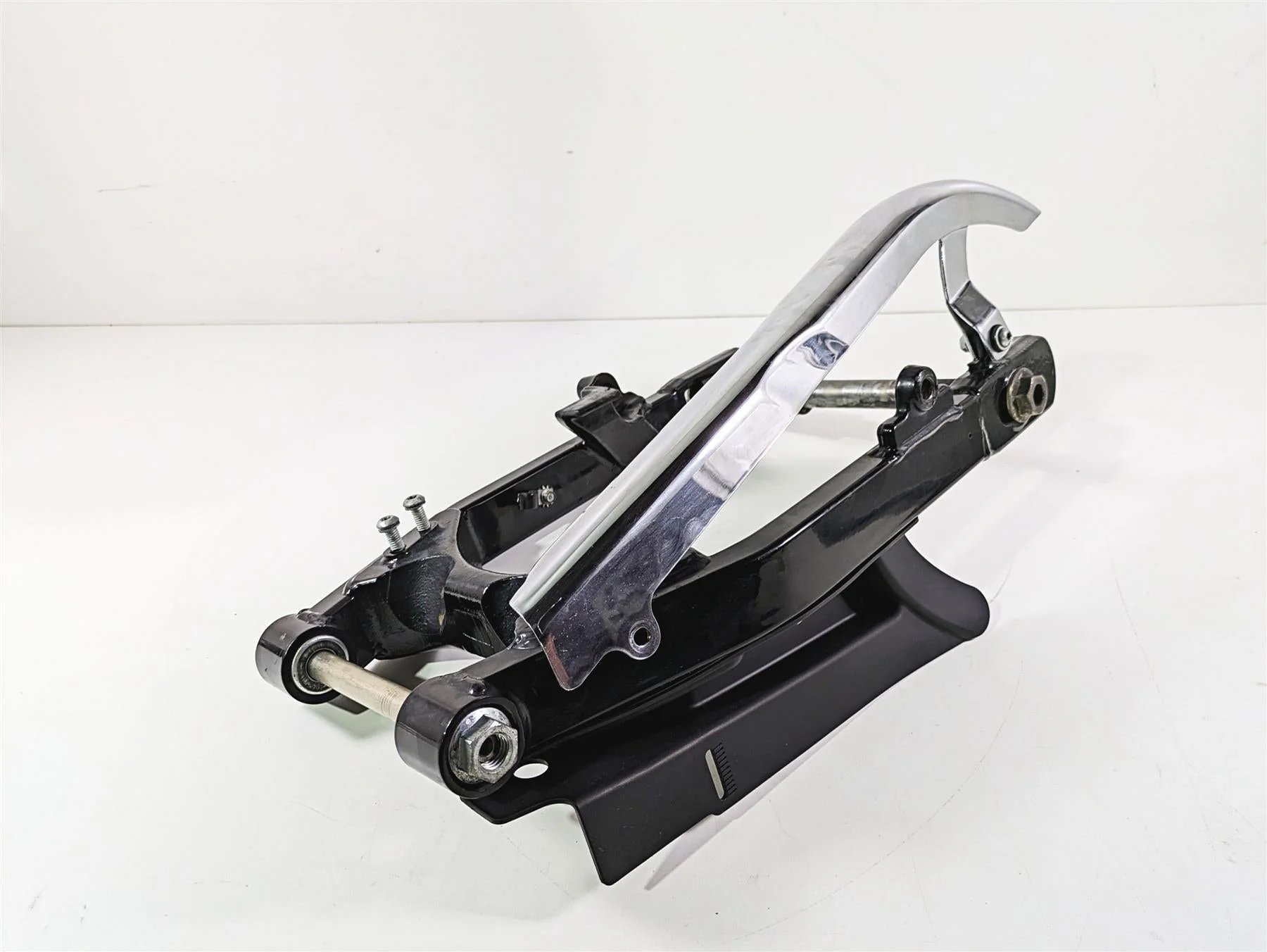 2014 Harley FXDL Dyna Low Rider Rear Swingarm & Belt Guards 47820-10 - Image 10