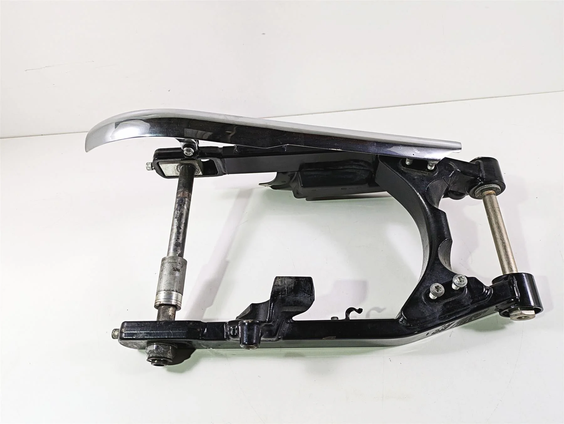 2014 Harley FXDL Dyna Low Rider Rear Swingarm & Belt Guards 47820-10 - Image 3