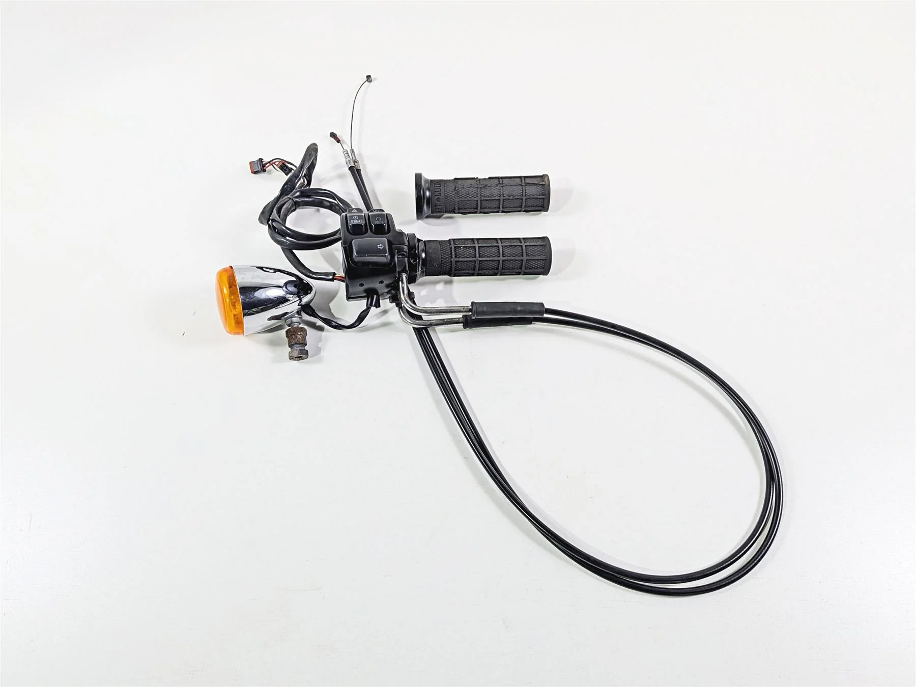 2014 Harley FXDL Dyna Low Rider Right Hand Control Switch + Blinker 72944-12