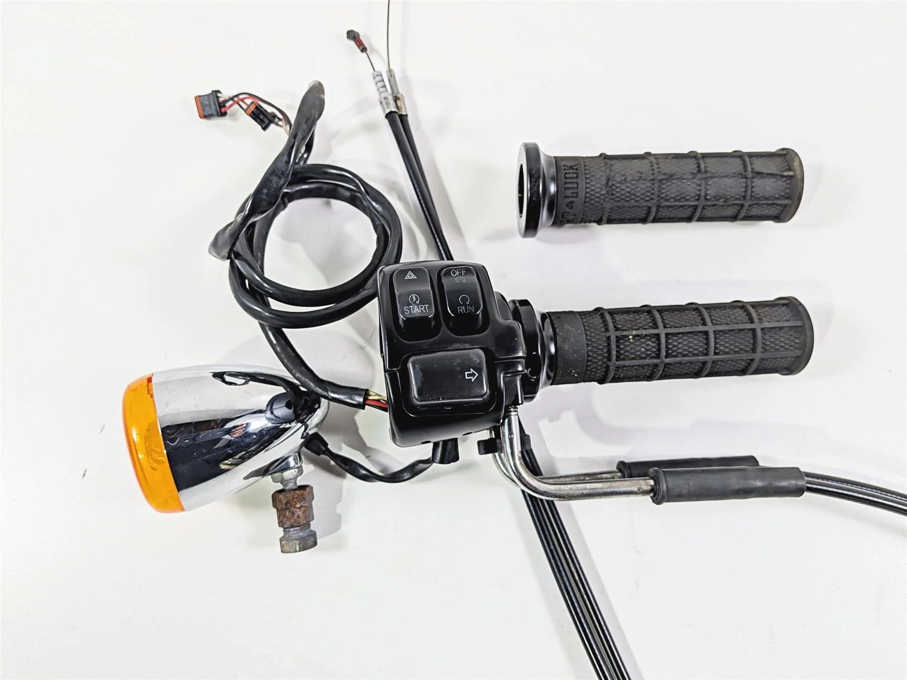 2014 Harley FXDL Dyna Low Rider Right Hand Control Switch + Blinker 72944-12 - Image 3
