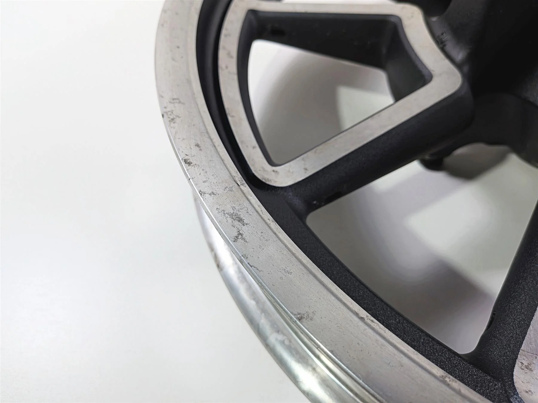 2014 Harley FXDL Dyna Low Rider Straight 19x2.5 Front Wheel Rim 43300280 - Image 7