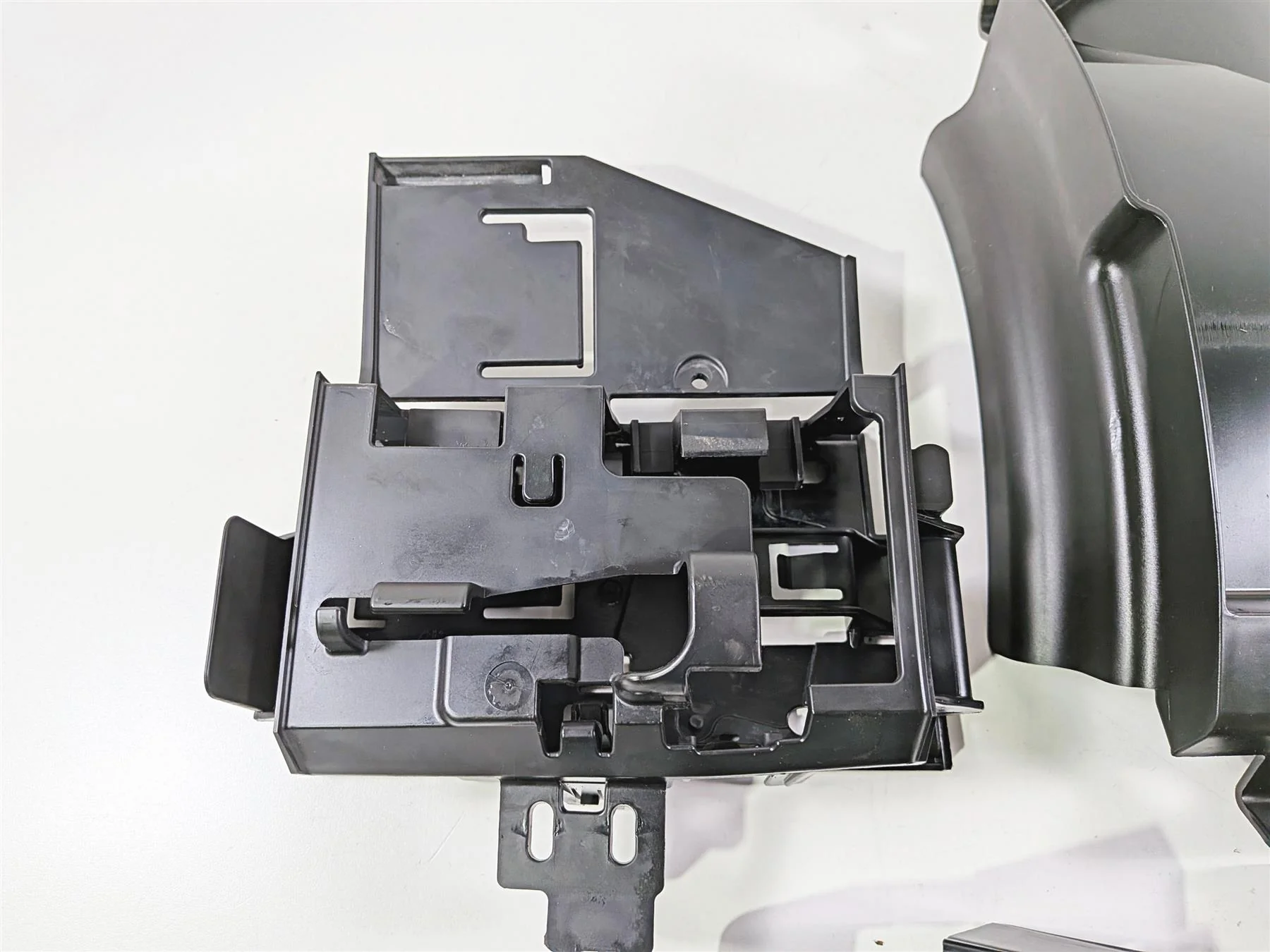 2014 Harley FXSB Softail Breakout Battery Electrical Carrier Set - Read 69200451 - Image 3