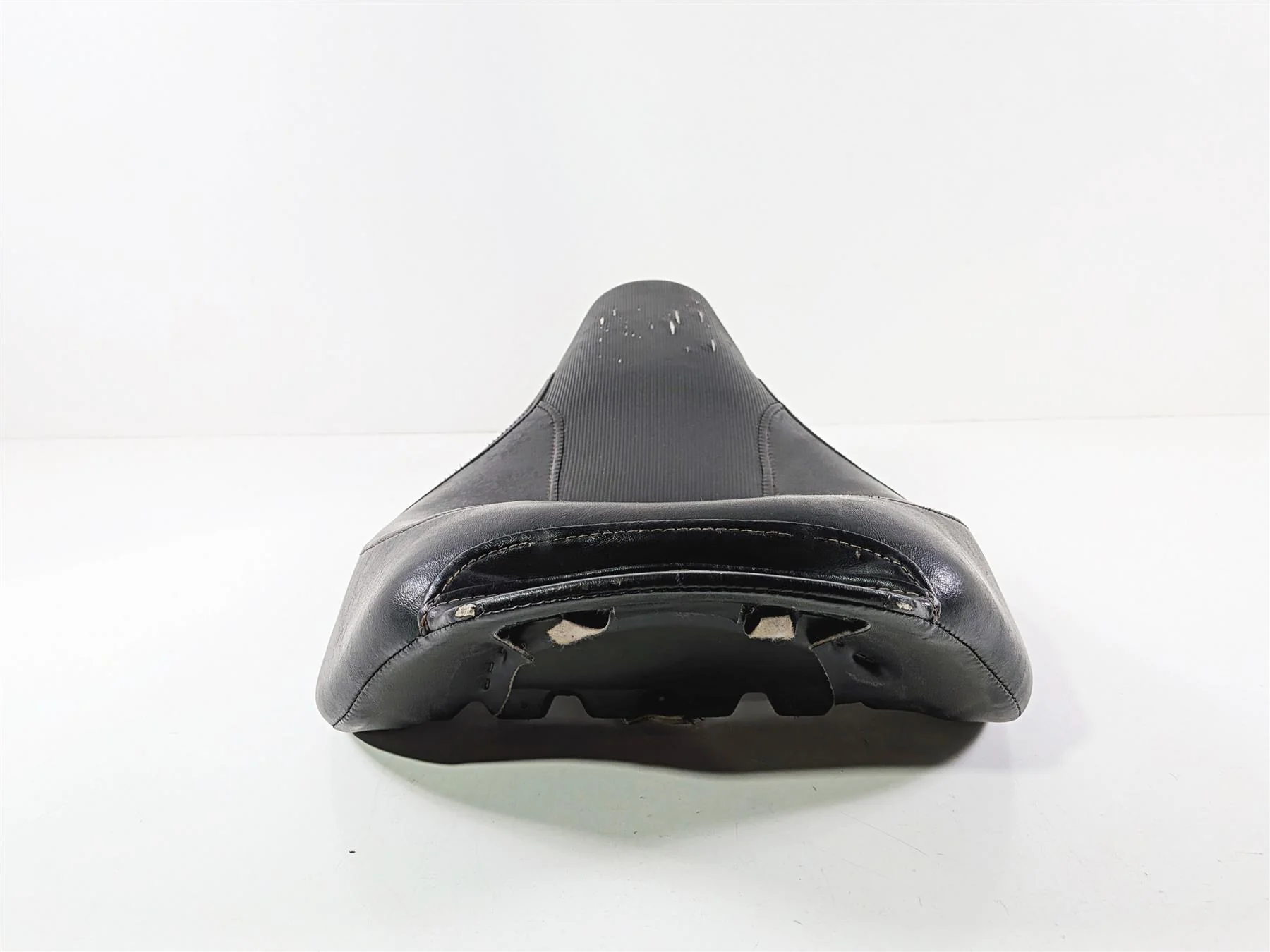 2014 Harley FXSB Softail Breakout Front Driver Seat Saddle 52000096 - Image 5