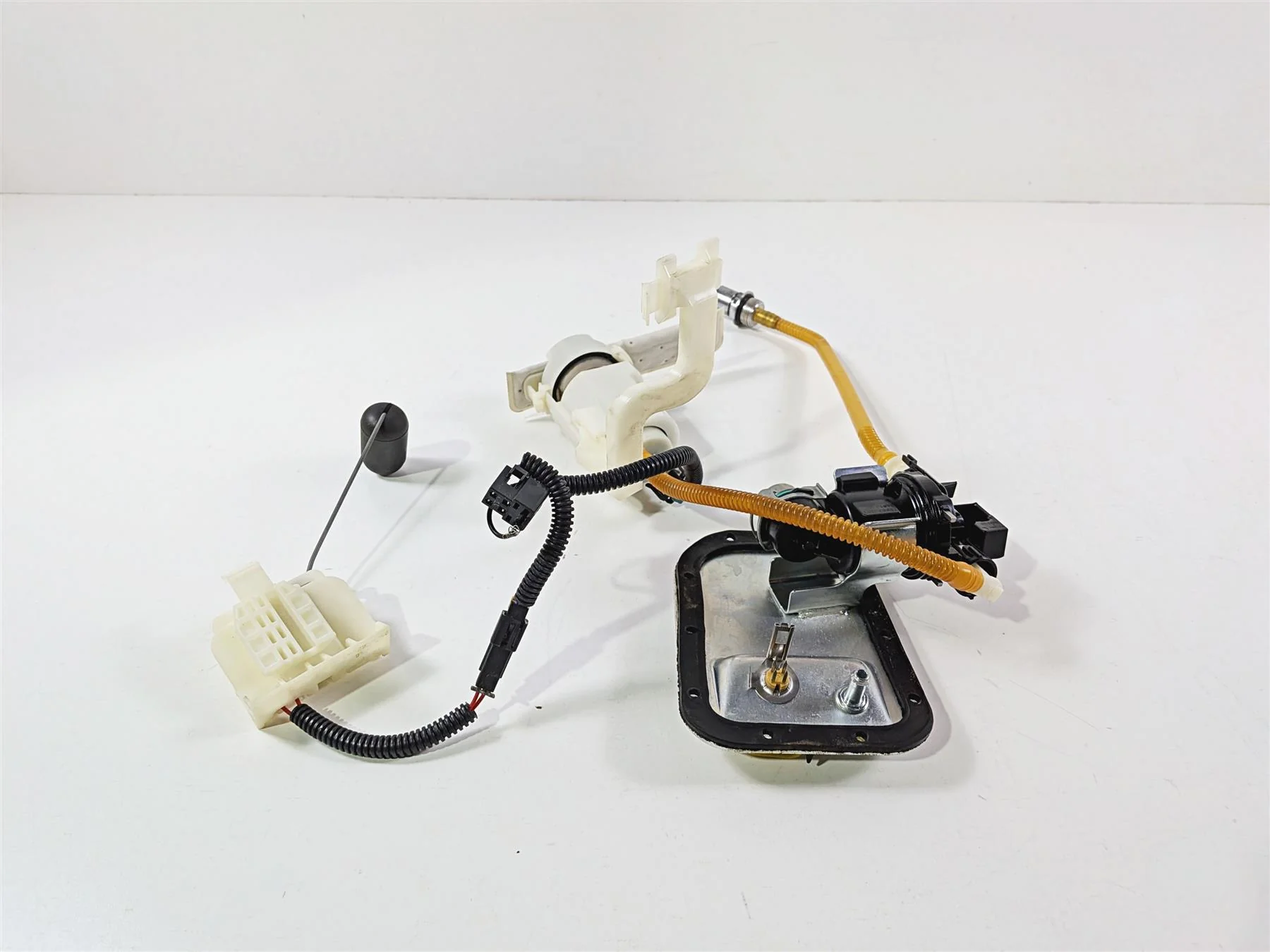 2014 Harley FXSB Softail Breakout Fuel Gas Petrol Pump - Tested 75252-11A - Image 2