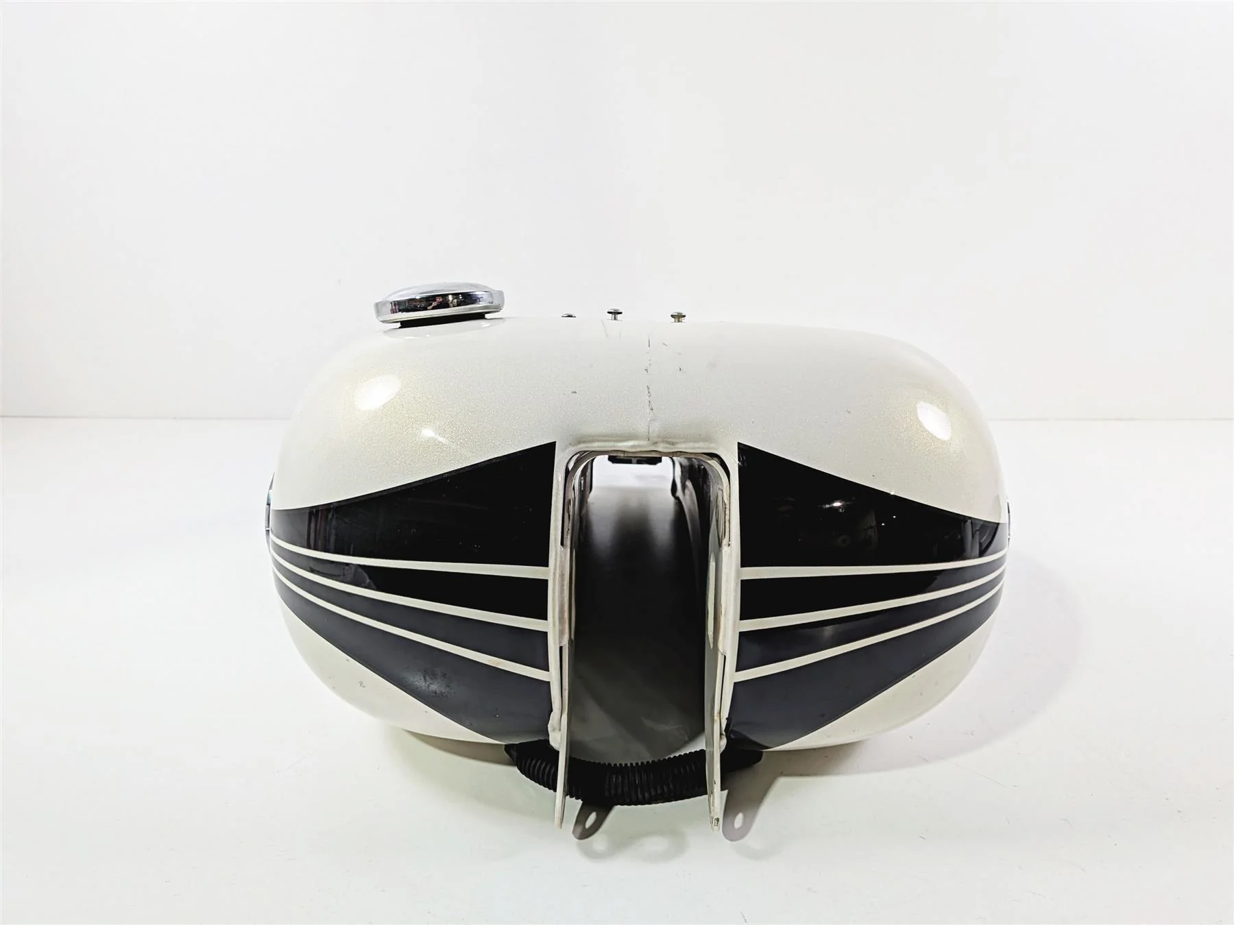 2014 Harley FXSB Softail Breakout Fuel Gas Tank -No Dent -Morocco Gold 61000694 - Image 4
