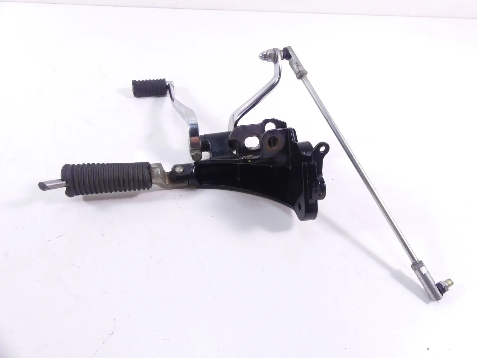 2014 Harley FXSB Softail Breakout Left Rider Foot Peg & Shifter 33683-07A