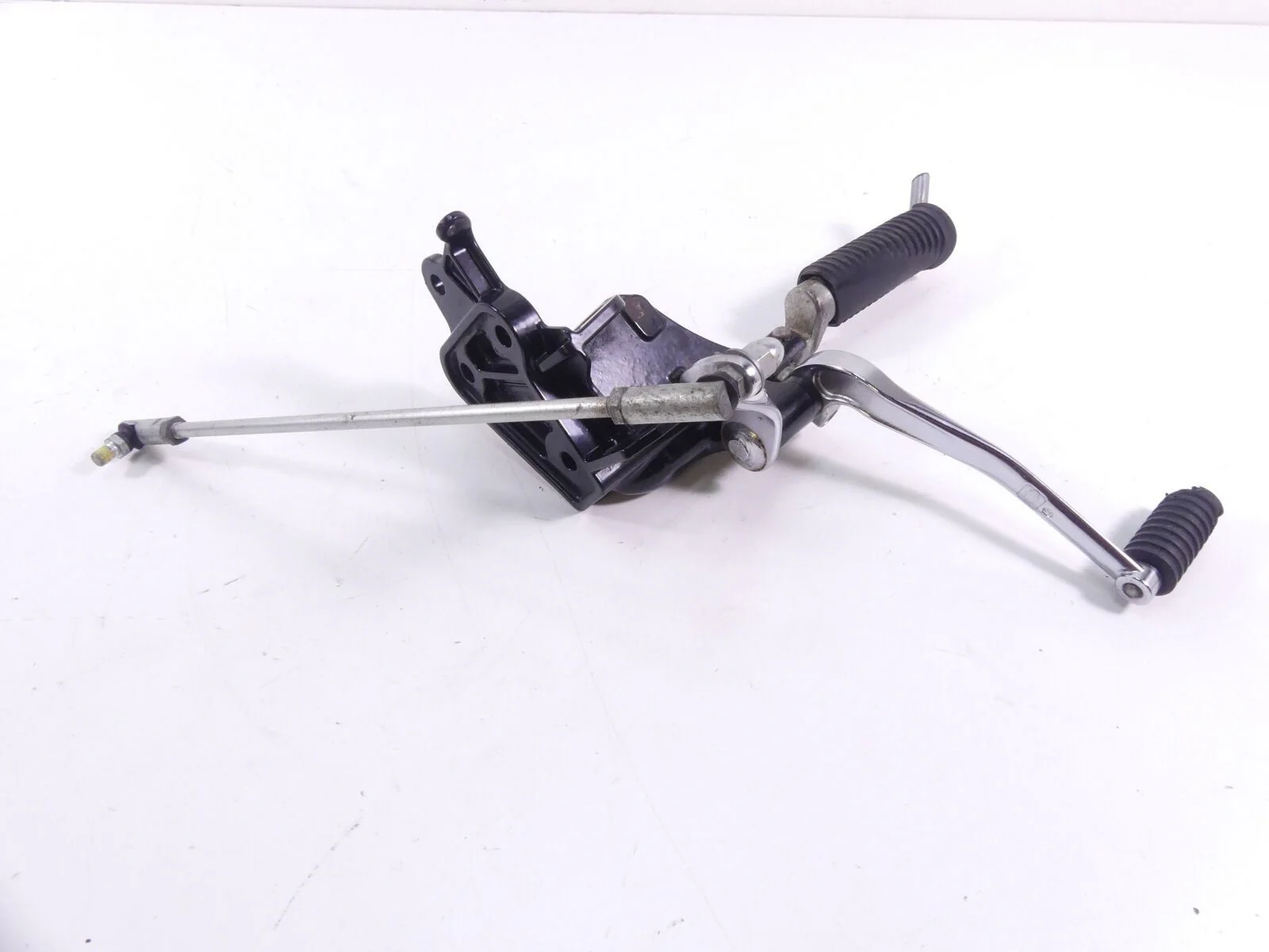 2014 Harley FXSB Softail Breakout Left Rider Foot Peg & Shifter 33683-07A - Image 2