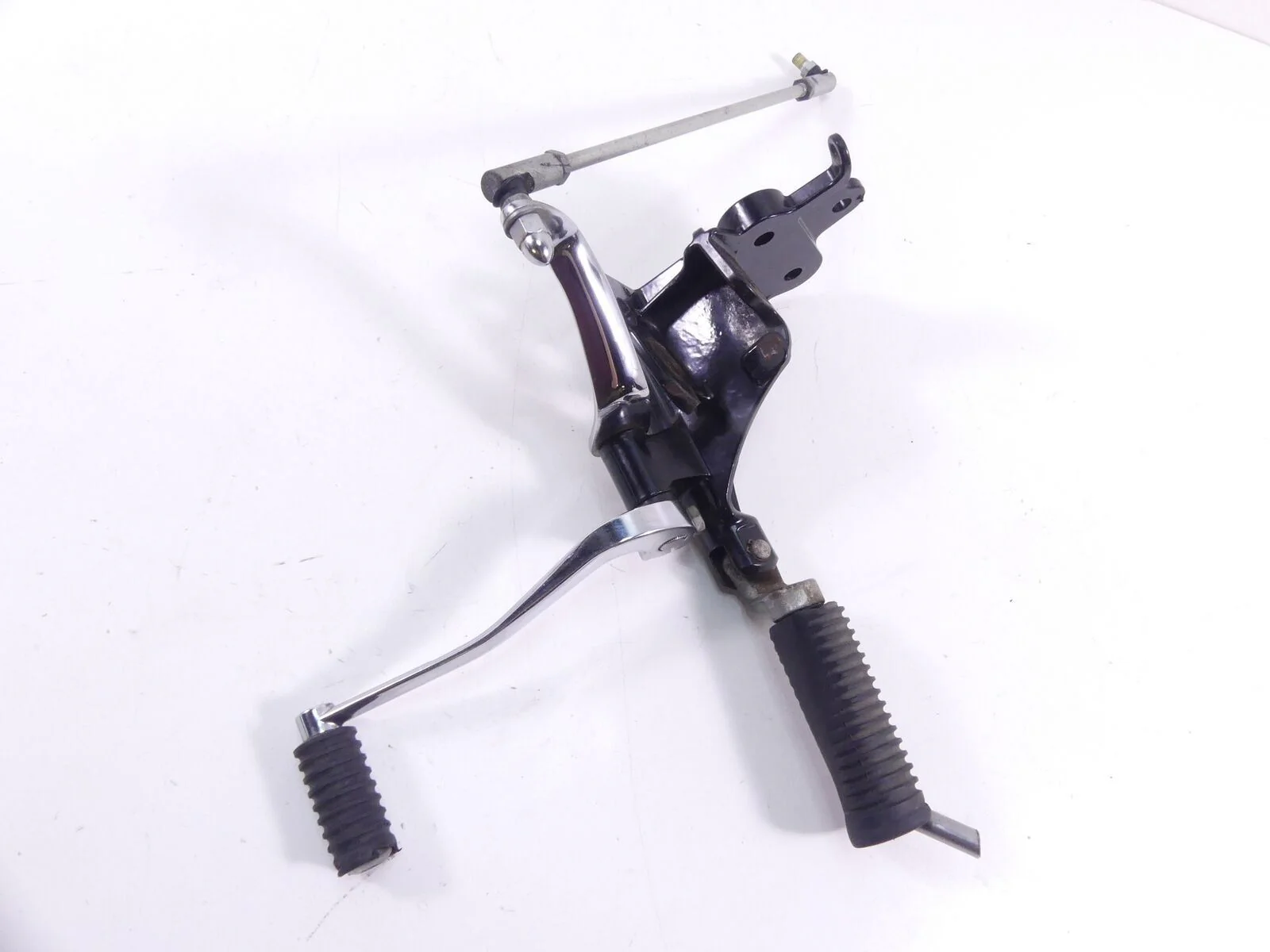 2014 Harley FXSB Softail Breakout Left Rider Foot Peg & Shifter 33683-07A - Image 3