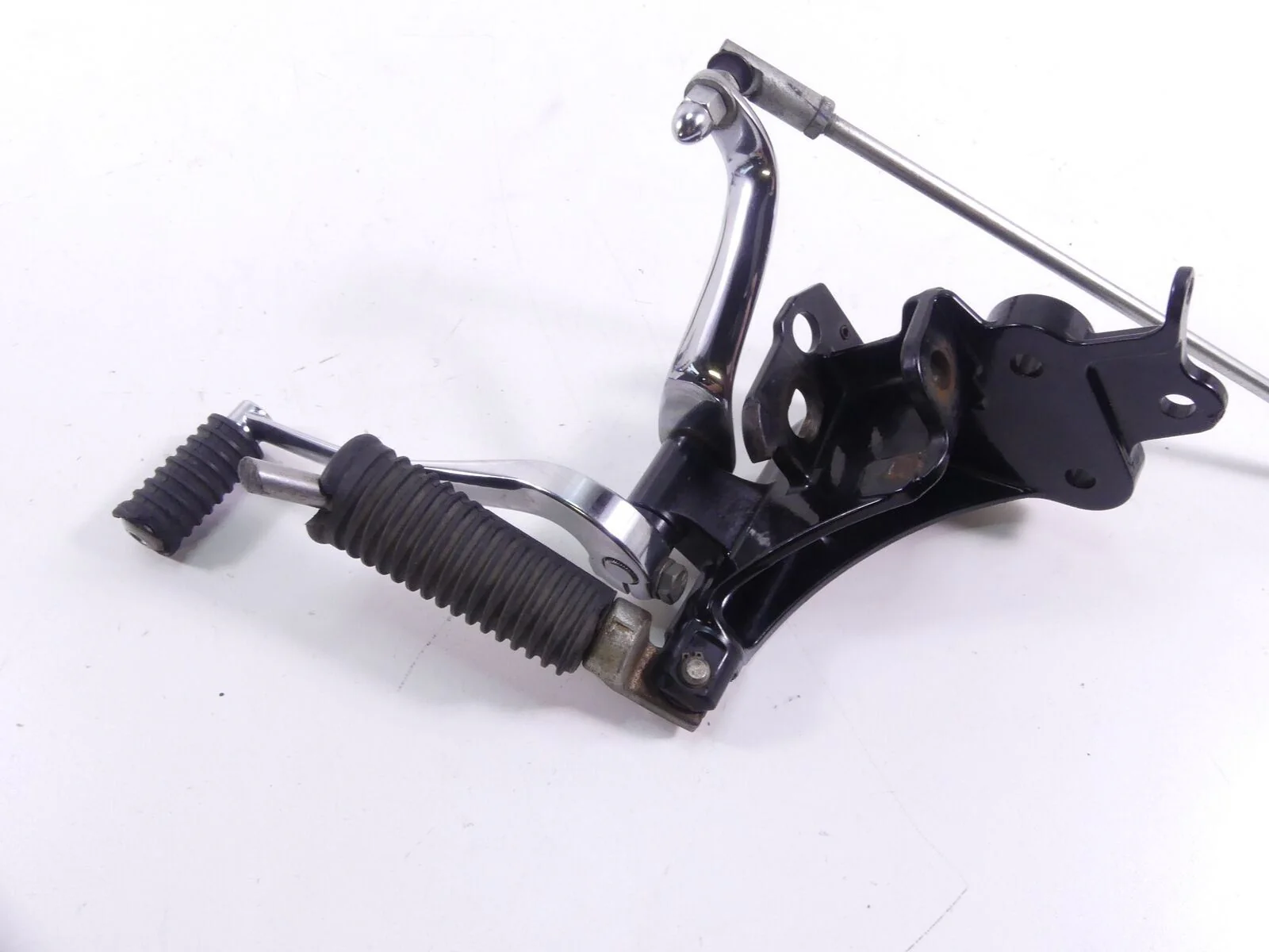 2014 Harley FXSB Softail Breakout Left Rider Foot Peg & Shifter 33683-07A - Image 4