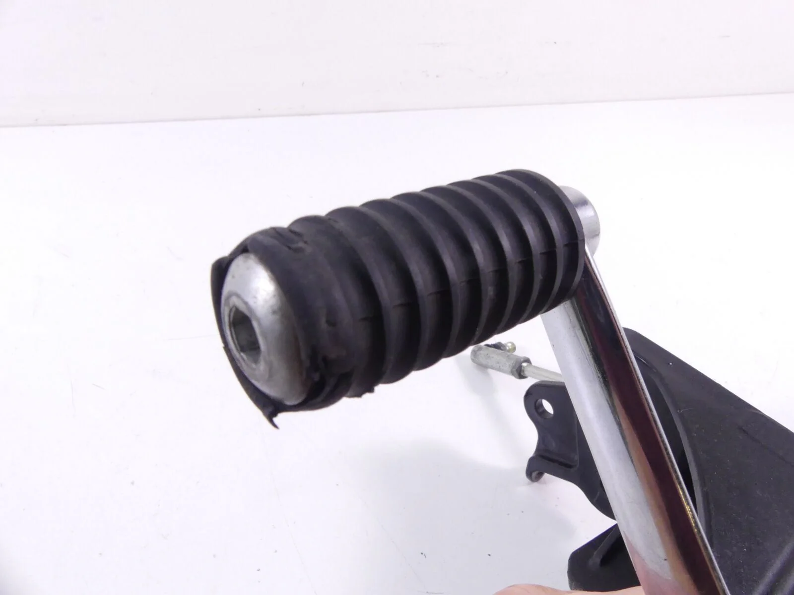 2014 Harley FXSB Softail Breakout Left Rider Foot Peg & Shifter 33683-07A - Image 5