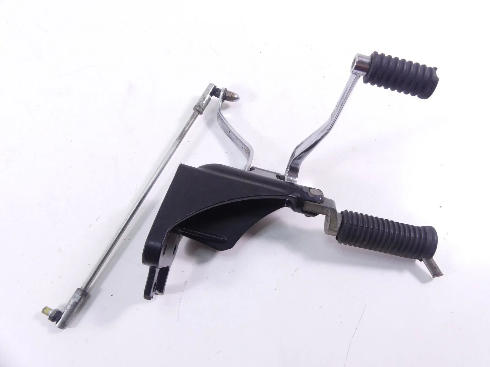 2014 Harley FXSB Softail Breakout Left Rider Foot Peg & Shifter 33683-07A - Image 6