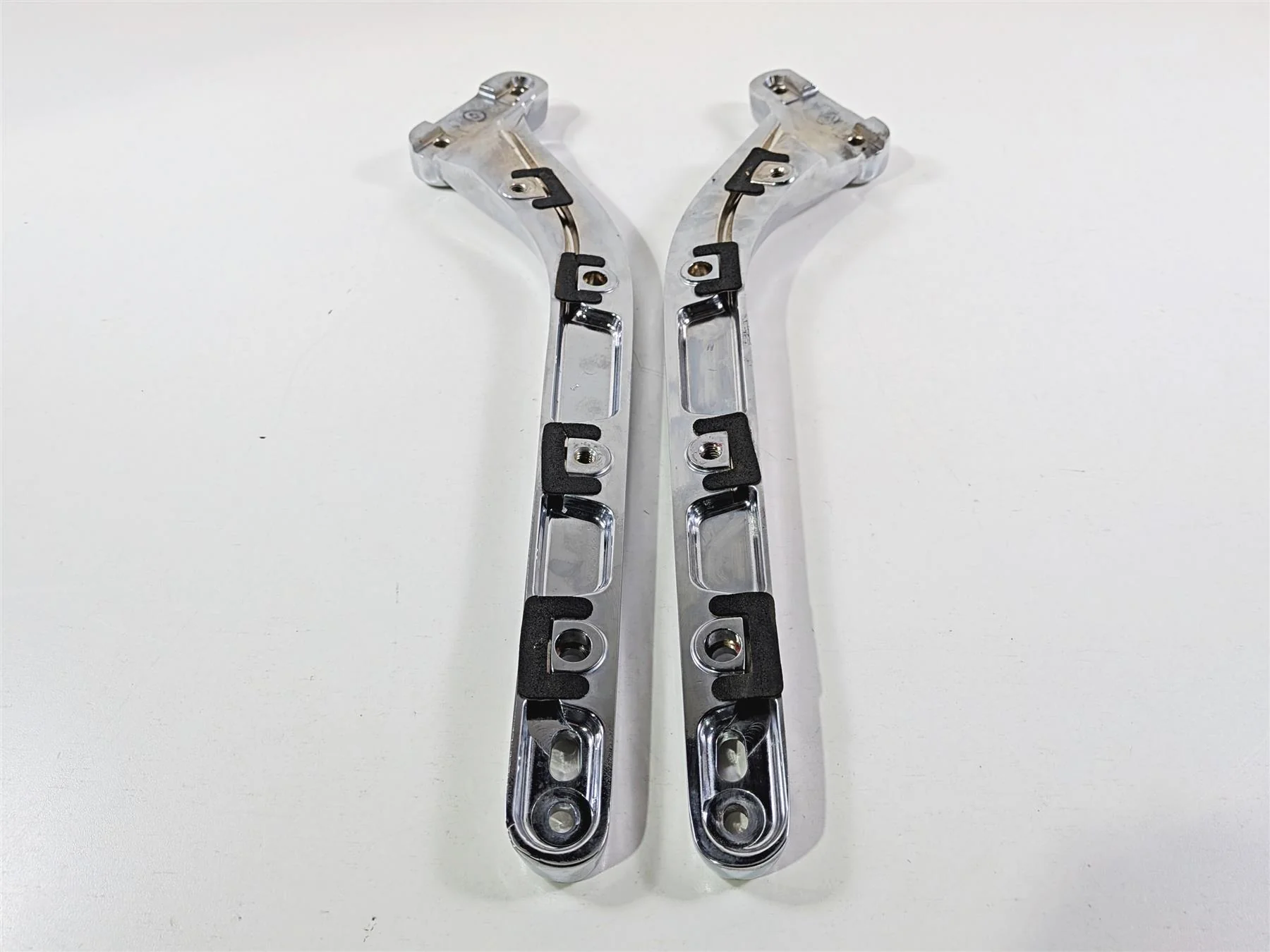 2014 Harley FXSB Softail Breakout Rear Fender Chrome Support Set 47200180 - Image 9